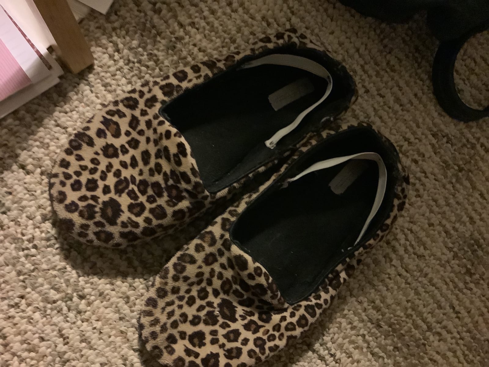 Dearfoams Women's Rebecca Soft Memory Foam Lightweight House Shoes Cozy Loafer with Warm Lining and Wide Widths Slipper customer photo 1