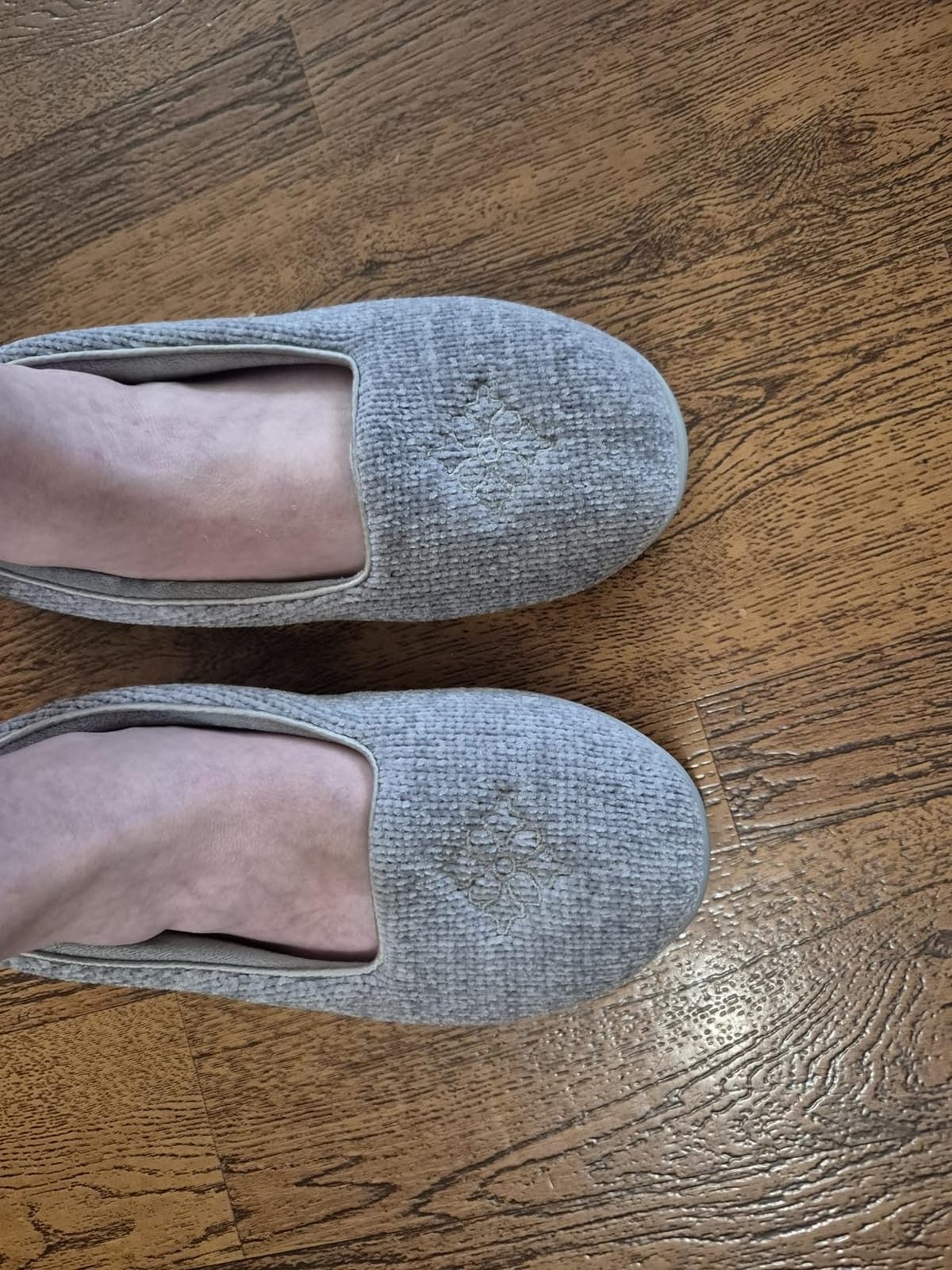 Dearfoams Women's Rebecca Soft Memory Foam Lightweight House Shoes Cozy Loafer with Warm Lining and Wide Widths Slipper customer photo 2