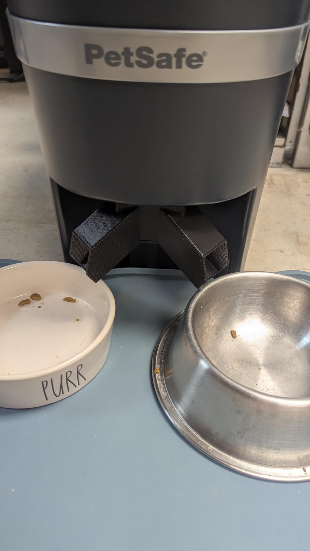 PetSafe Smart Feed Automatic Pet Feeder, 6L/24 Cup, Programmable | Alexa Enabled for Snack Feeding, App Alerts When Low/Empty, Slow Feed Setting, Backup Batteries Keep Meals on Schedule customer photo 2