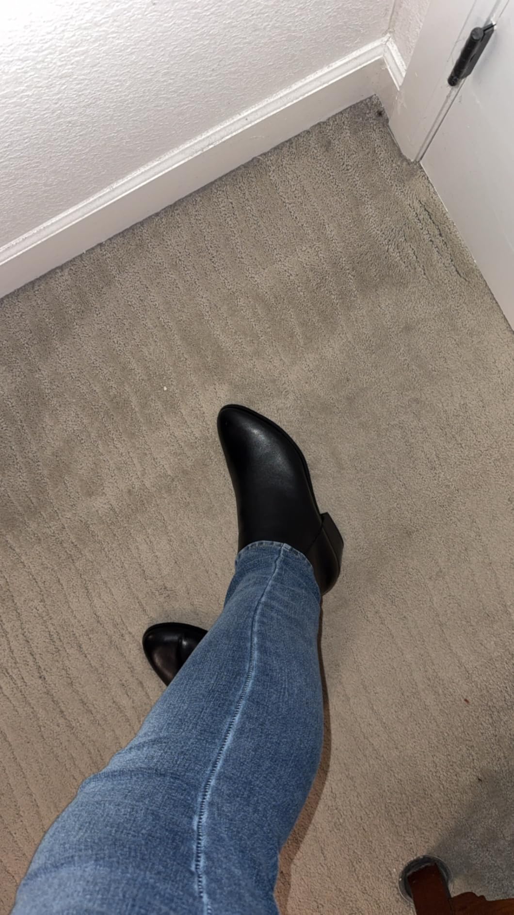 Amazon Essentials Women's Low Heel Ankle Boots with Side Zipper, Stacked Block Heel customer photo 2