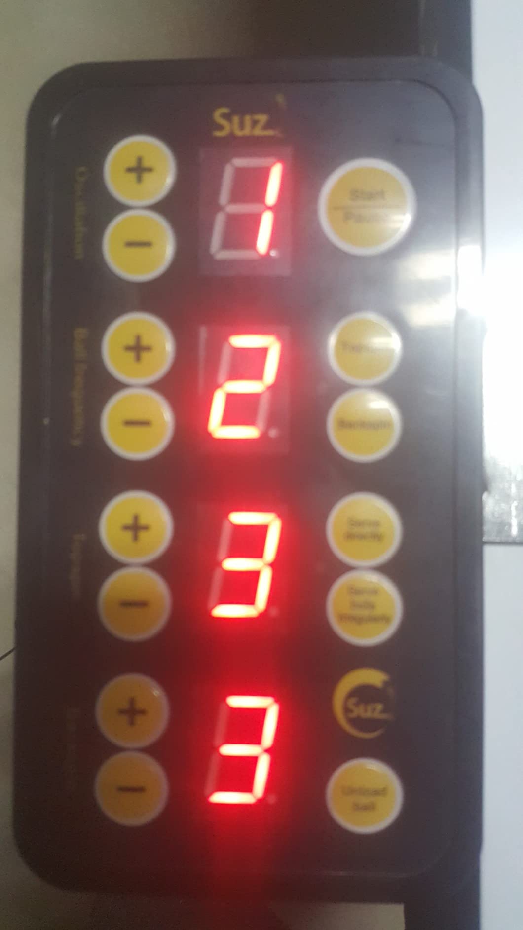 Suz S201 Table Tennis Robot with Machine Recycling net and 200 Balls | easy to assemble, Lots of options for spin, speed and oscillation, with machine recycling net, don't need to pick up balls customer photo 2