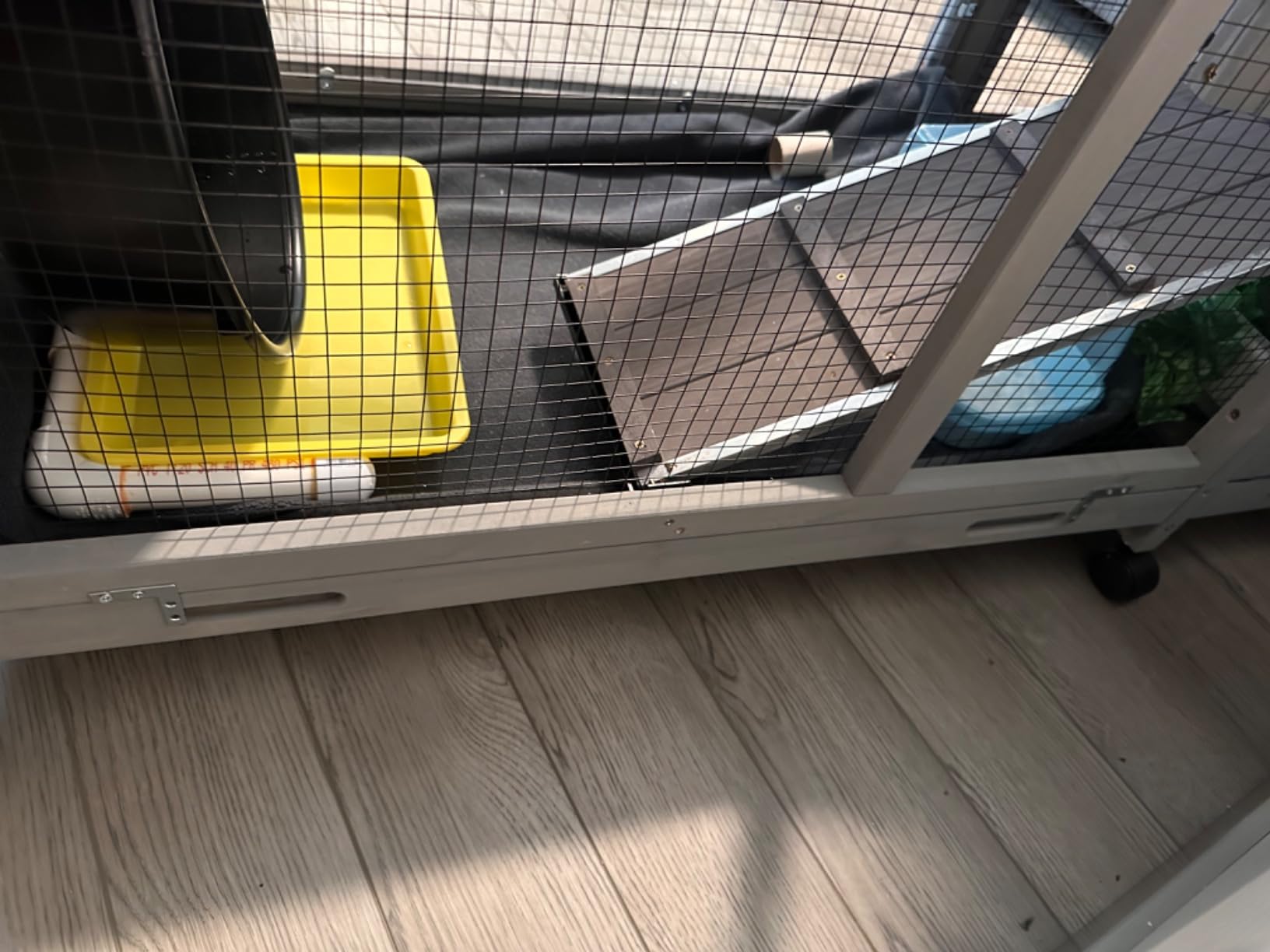 Aivituvin Rabbit Hutch Outdoor Indoor Rabbit Cage Chicken Coop with Casters Guinea Pig Cage with 3 Deep No Leakage Pull Out Tray, Waterproof Roof customer photo 1