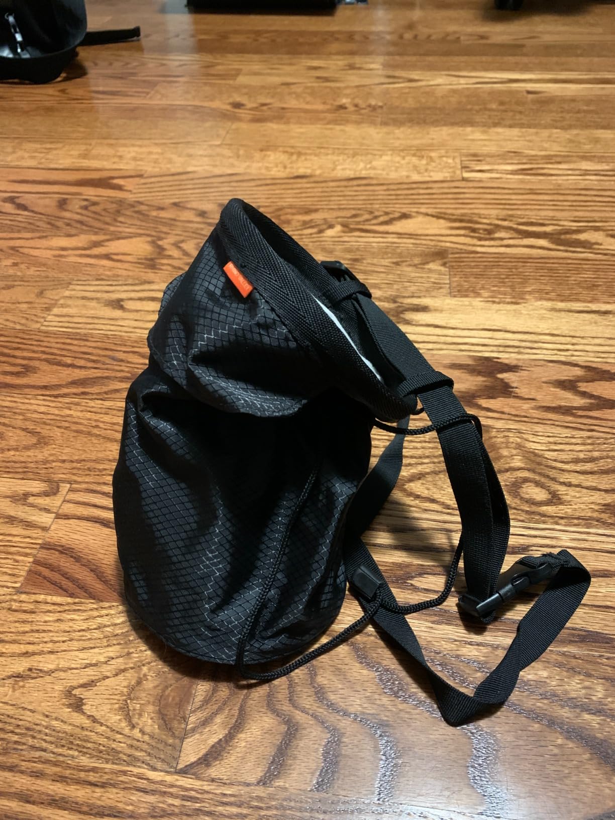 Rhino Valley Climbing Chalk Bag, No Leak Drawstring Chalk Bag with Adjustable Belt, Carabiner Clip and Zippered Pockets Chalk Bag for Rock Climbing, Cross Fit, Weight Lifting & More customer photo 1