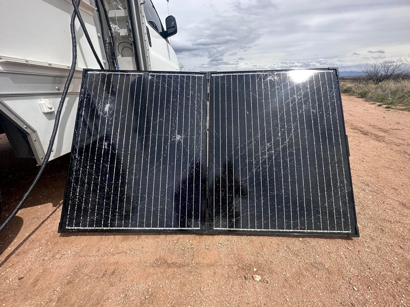 Renogy 200W 12V Portable Solar Panels Suitcase with Waterproof 20A Charge Controller, Foldable 200 Watt Solar Panel w/Adjustable Kickstand, Solar Charger for Power Station, RV, Camping, SUV, Off Grid customer photo 1