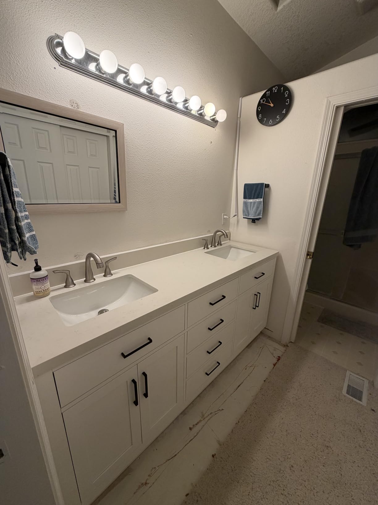 Delta Broadmoor Brushed Nickel Bathroom Faucet with Sprayer, 8 Inch 3 Hole Widespread Bathroom Sink Faucet with Pull Out Sprayer, Push-Pop Drain, SpotShield Stainless 35765LF-SPPD customer photo 1