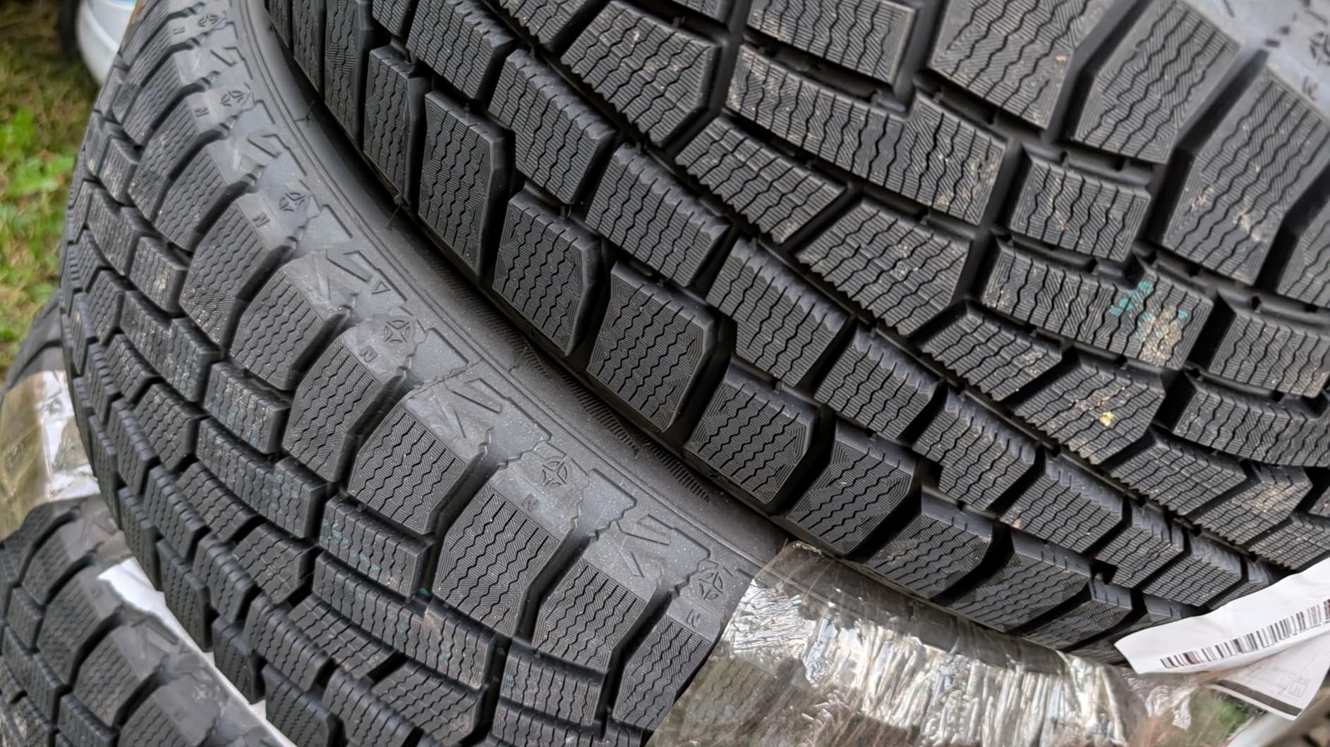 Cooper Discoverer True North Winter 245/50R20 102H Tire | Truck/SUV Touring Studless Winter Traction 102H Rated Standard Load Radial Construction Black Sidewall Tire customer photo 1
