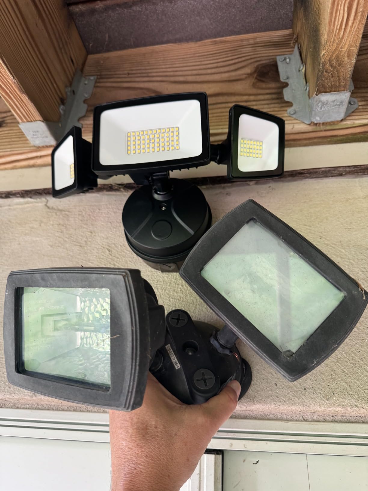 Onforu 75W Flood Lights Outdoor, 7000LM Brightness Security Lights Switch Controlled, 3 Adjustable Heads, IP65 Waterproof, 6500K Wall Mount Exterior LED Flood Light customer photo 1
