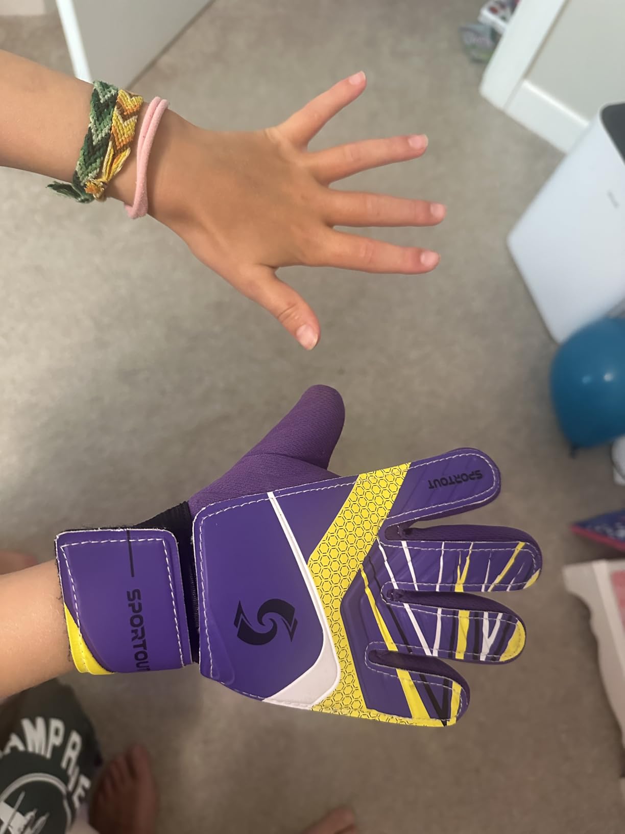 Goalkeeper Gloves for Kids Children Youth Soccer Goalie Gloves Strong Grips | Double Wrist Protection, Non-Slip Wear Resistant Latex Material, Goalie Gloves Youth for Goalkeeper Training or Competition customer photo 1