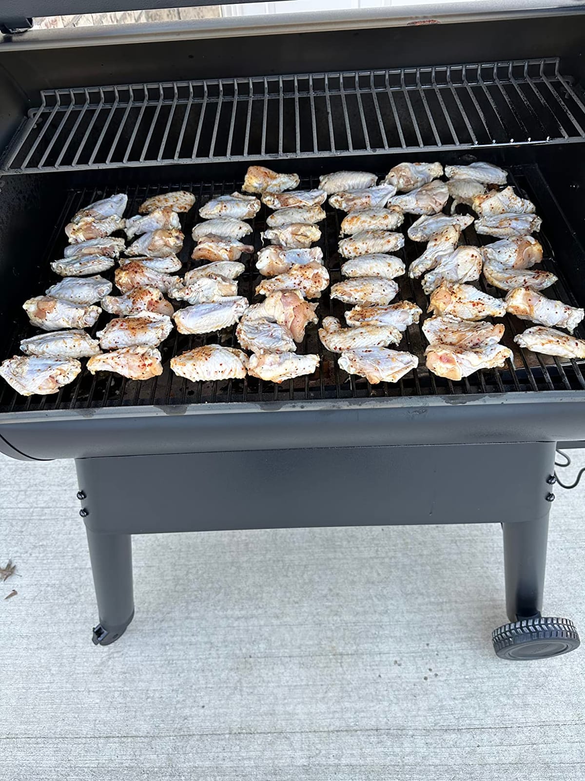 Traeger Pro 780 Wood Pellet Grill & Smoker, 780 Sq In, WiFi | 6-in-1 BBQ versatility, app-connected WiFIRE, digital temperature control - grill, smoke, bake & more customer photo 1