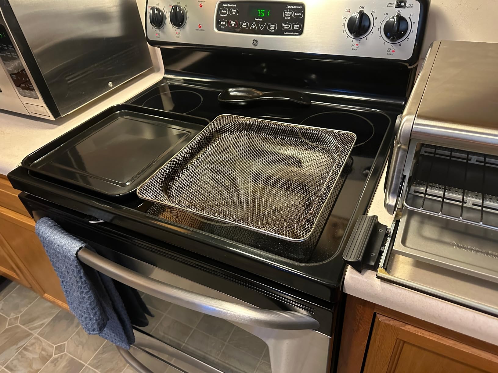 Ninja Digital Air Fry Countertop Oven, 8-in-1, XL, Silver, SP101 customer photo 2