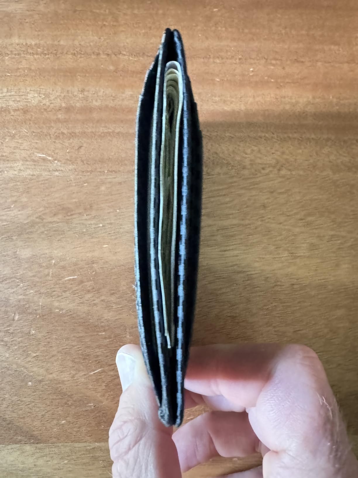 Buffway Slim Minimalist Front Pocket RFID Blocking Leather Wallets for Men and Women - Carbon Fiber Black customer photo 1
