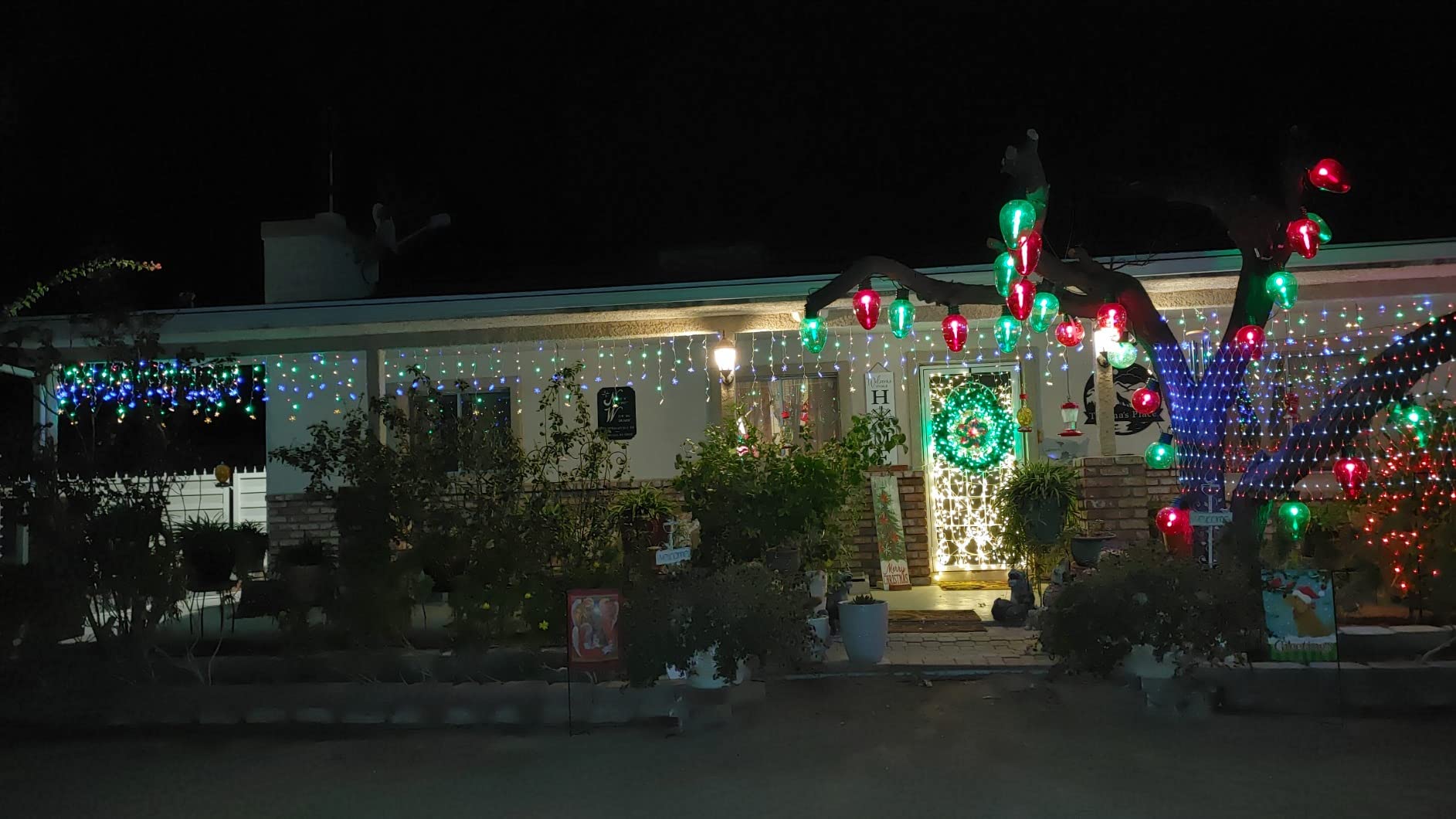 Christmas Projector Lights Outdoor Holiday Laser Lights Landscape Spotlight Red and Green Star Shower with 360 Accessibility Wireless Remote Christmas Decor for Xmas Party Outdoor Garden Patio Wall customer photo 2