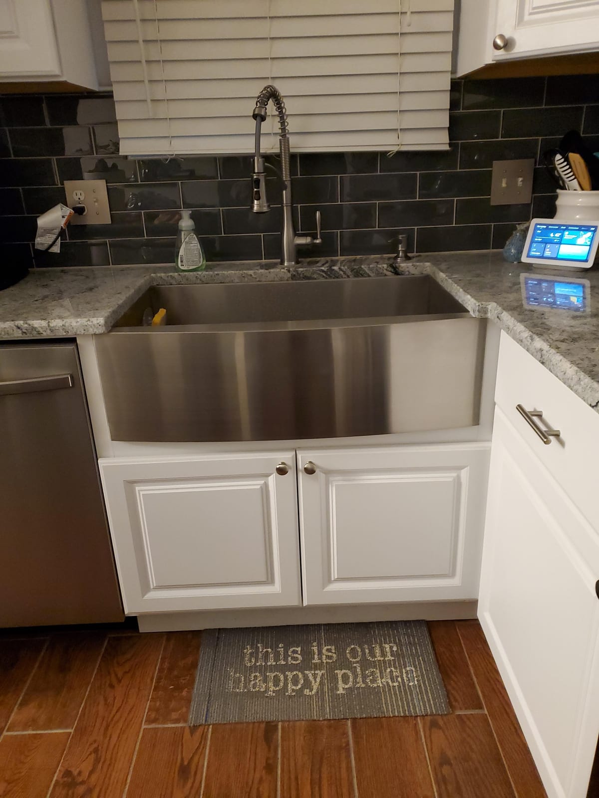 Comllen 33 Inch Farmhouse Sink, Stainless Steel Single Bowl Farm Sinks 16 Gauge 9 Inch Deep, Handmade Undermount 33 Farm Apron Front Kitchen Sink customer photo 1