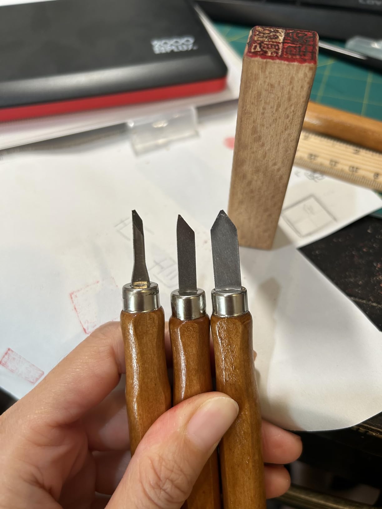 AUGSUN Wood Carving Knife Set, 20 PCS Wood Carving Kit | Carbon Steel, Wood Hand Tool for DIY Sculpture Carpenter Experts Beginners,for Halloween Woodworking Hobby Projects customer photo 2