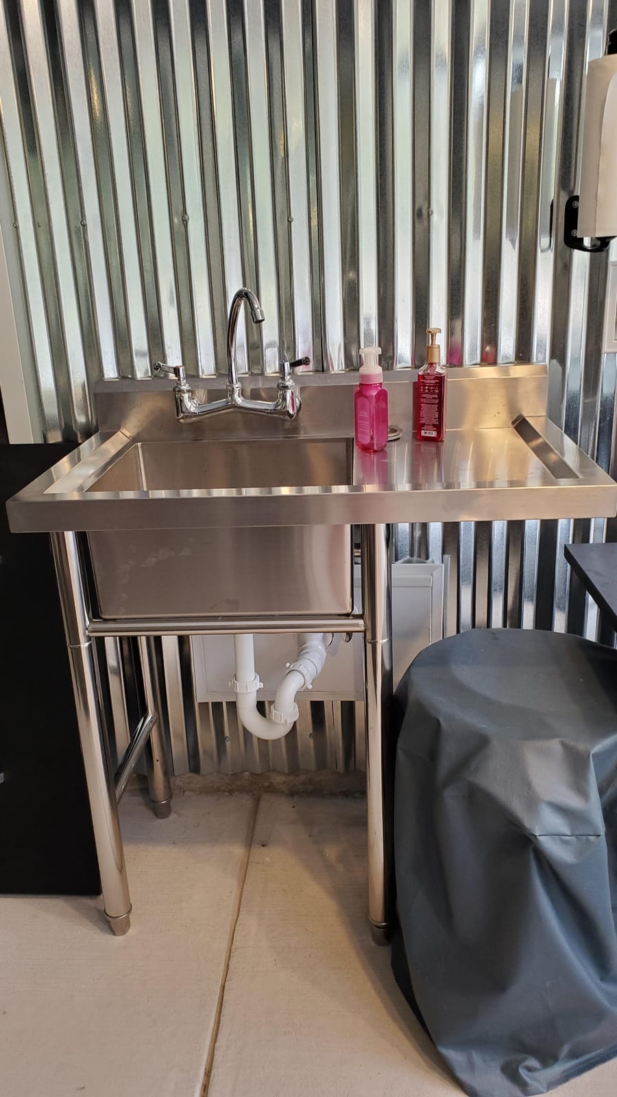 Bonnlo 304 Stainless Steel Utility Sink with Drainboard, One Compartment Workbench Sink Commercial Sink for Restaurant, Laundry Room, Backyard, Garages - Overall Size: 35.8