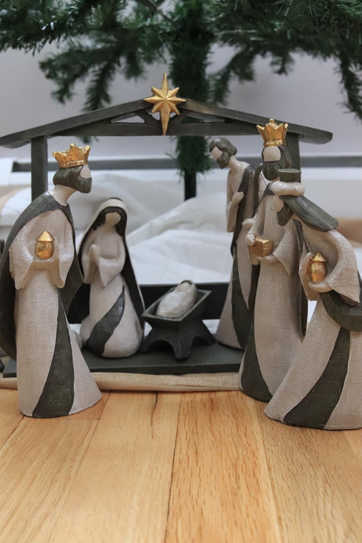Silent Night Holy Family Nativity Set - Manger Scene (10-Piece) customer photo 1
