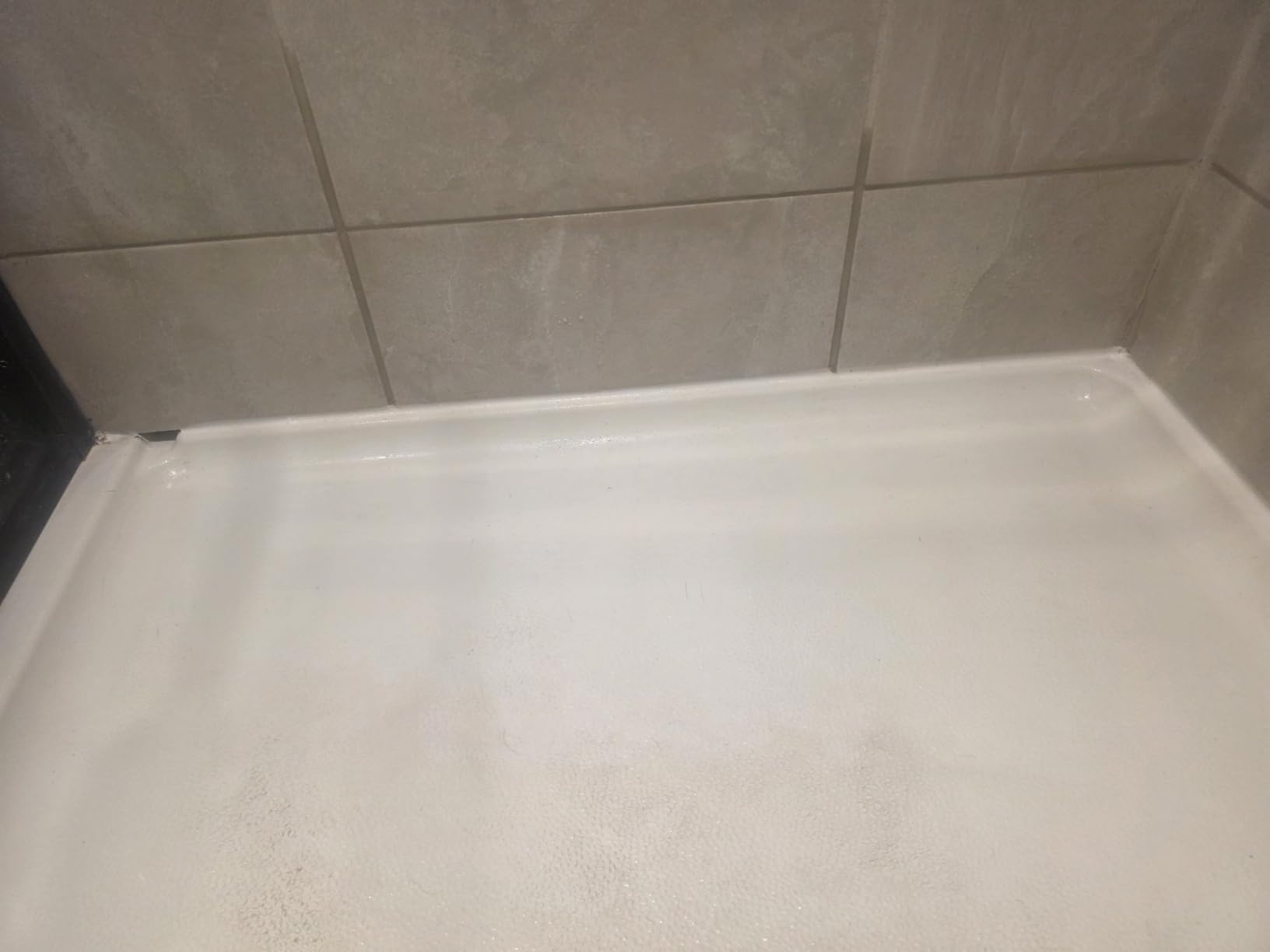 Rubbermaid Reveal Power Scrubber with Multi-Purpose & Grout Head, Cordless Electric Battery Powered Scrub Brush, Water Resistant, for Home/Kitchen/Bathroom/Grout/Tile/Shower/Tub customer photo 1