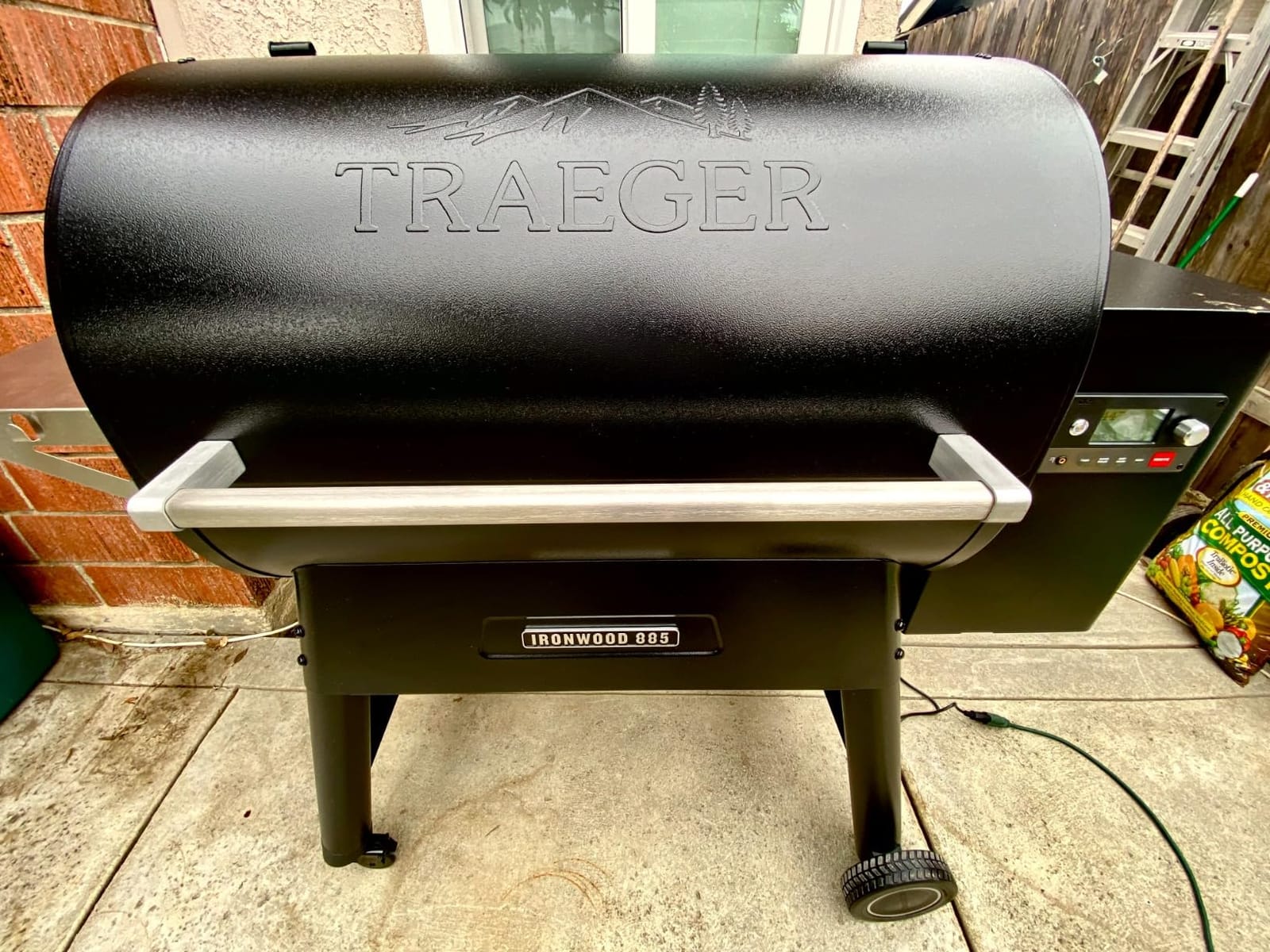 Traeger Ironwood 885 Wood Pellet Grill & Smoker, 885 Sq In, WiFi | Super Smoke Mode, D2 Controller, WiFi app control, 500°F max - 6-in-1 grill, smoke, bake & BBQ customer photo 2