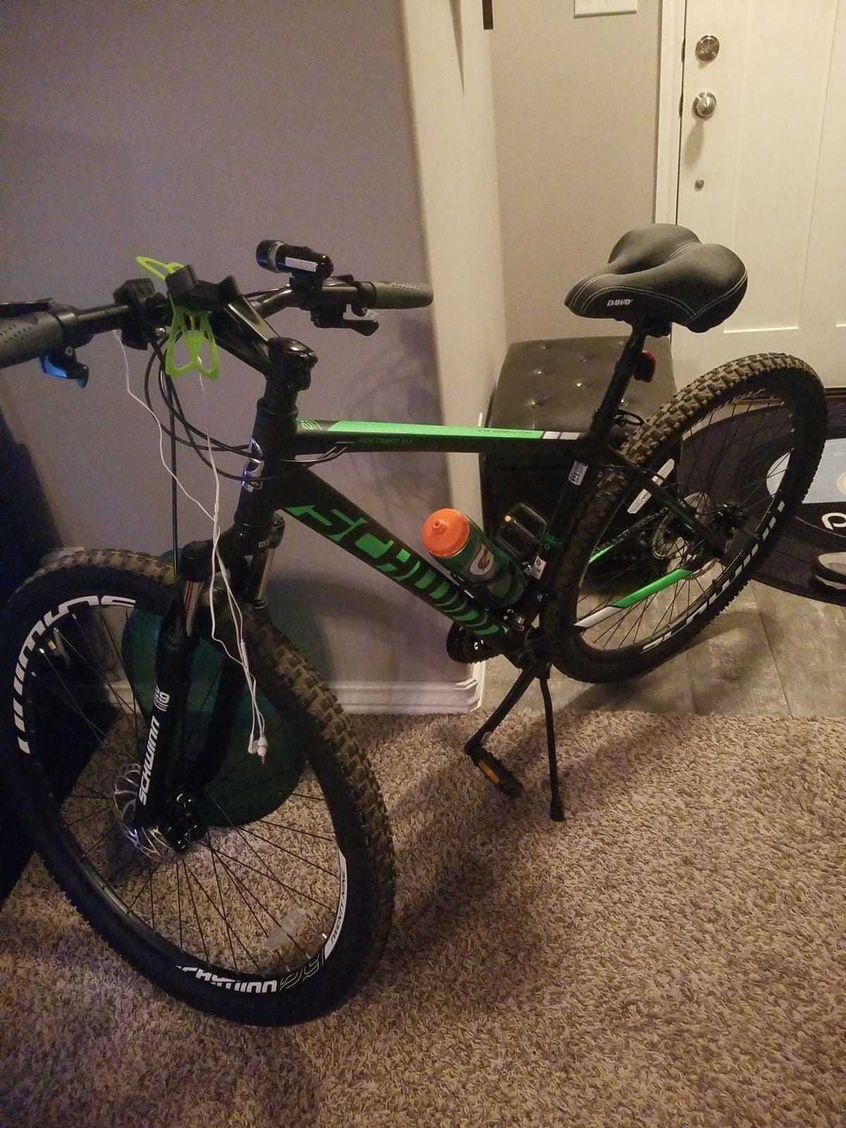 Schwinn High Timber Mountain Bike for Adult Youth Men Women Boys Girls, 24 to 29-Inch Wheels, 7 or 21-Speeds, Front Suspension, Aluminum and Steel Frame Options customer photo 1