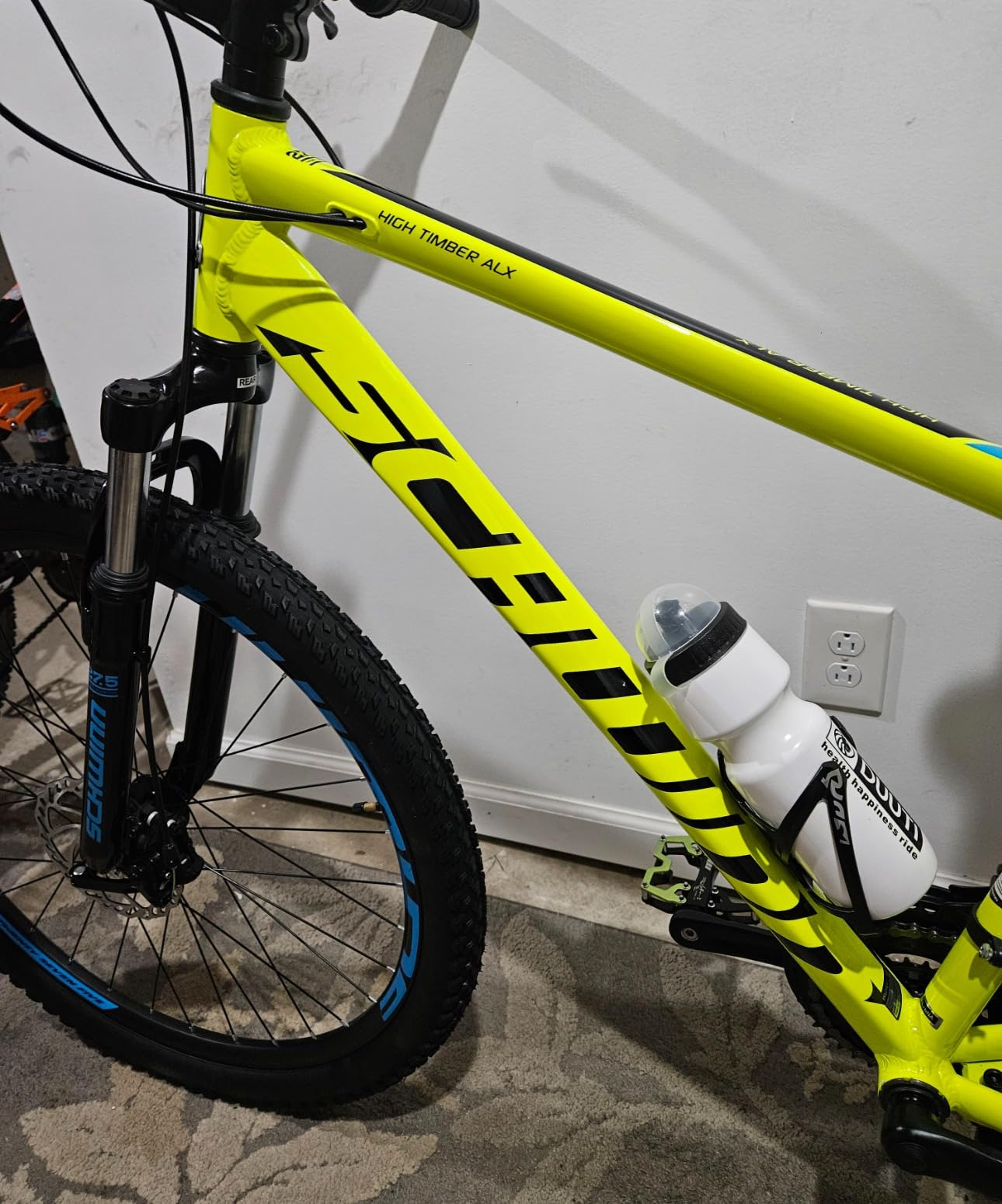 Schwinn High Timber Mountain Bike for Adult Youth Men Women Boys Girls, 24 to 29-Inch Wheels, 7 or 21-Speeds, Front Suspension, Aluminum and Steel Frame Options customer photo 2