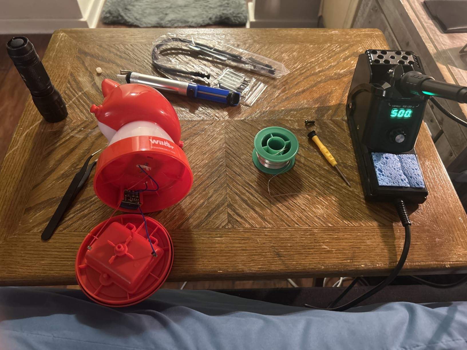 YIHUA 926 III 60W Digital Display Soldering Iron Station Kit w 2 Helping Hands, 6 Extra Iron Tips, Lead-Free Solder, Solder Sucker, S/S Tweezers, °C/ºF Conversion, Auto Sleep & Calibration Support customer photo 2
