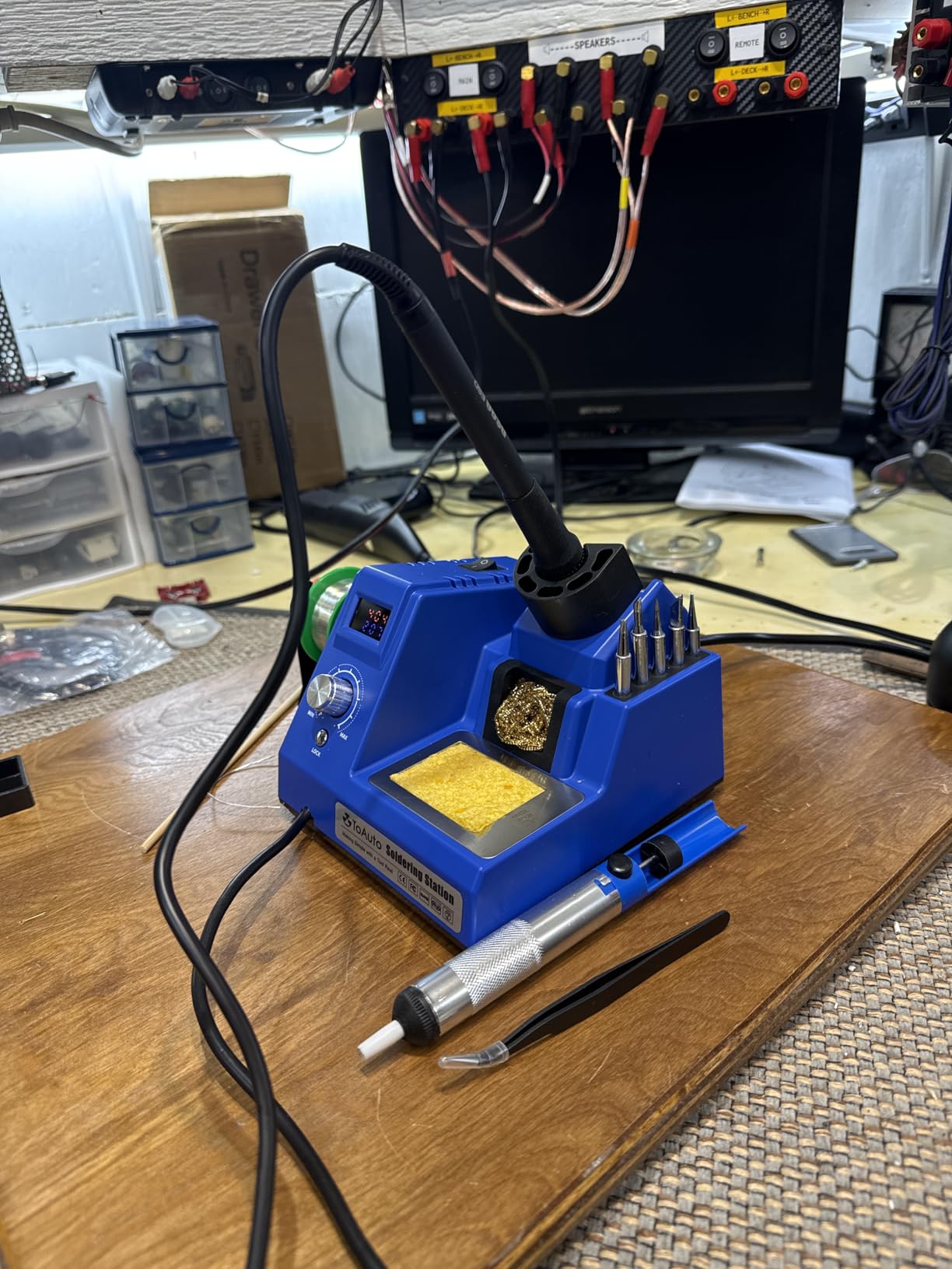 TOAUTO DS90 Soldering Station °F & °C Dual Digital Display Soldering Iron Station Kit 90W Soldering Iron 302℉- 842℉ Temperature Anti-Static & Grounding Wire Auto Standby & Sleep 5 Solder Tips Blue customer photo 1