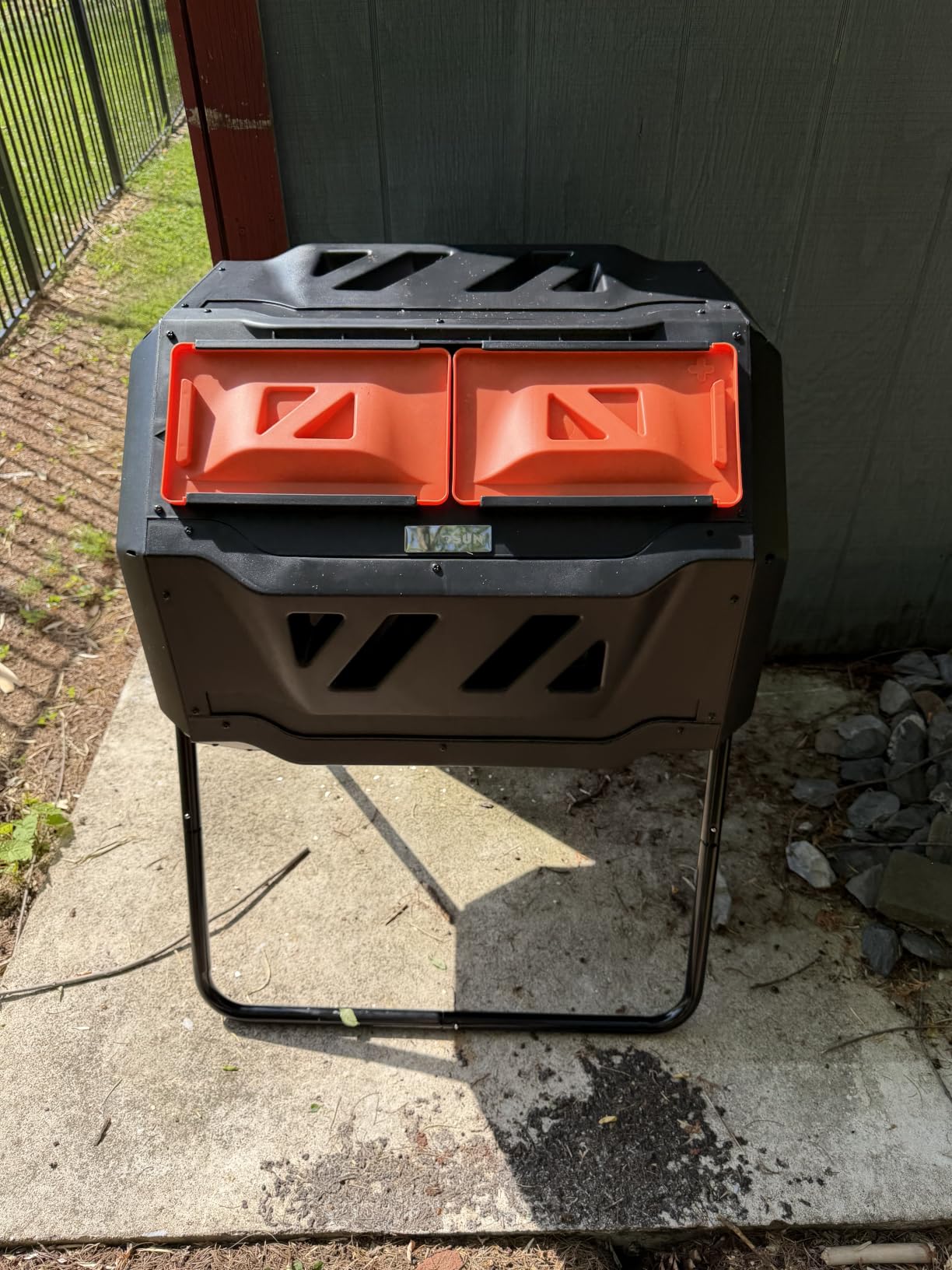 VIVOSUN Outdoor Tumbling Composter Dual Rotating Batch Compost Bin, 43 Gallon Black Door customer photo 2