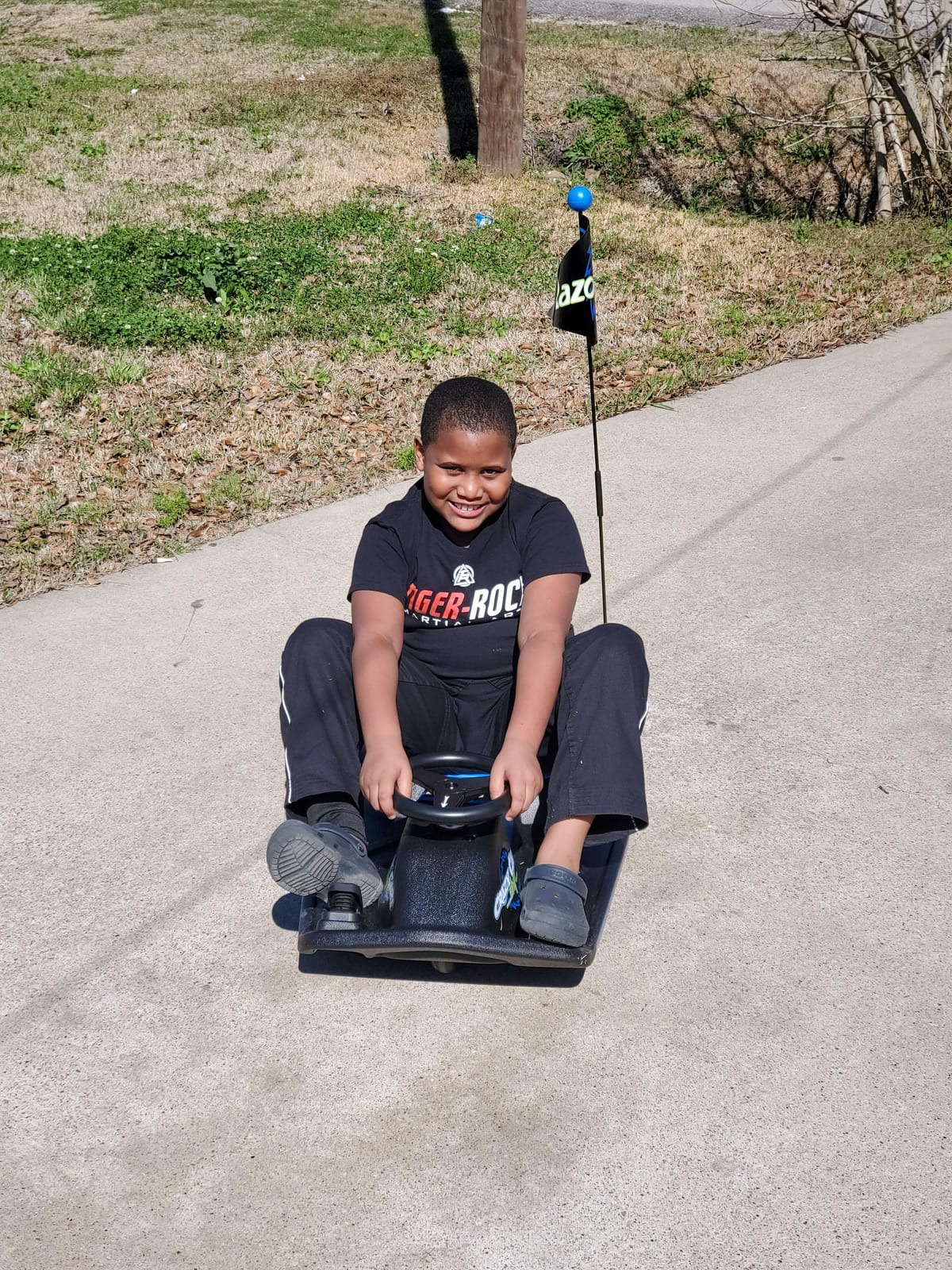Razor Crazy Cart Shift Electric Go Kart for Kids Ages 6+ - 12V Drifting System, High/Low Speed Switch, Simplified Drifting, Riders up to 120 lbs, Black/Blue customer photo 2