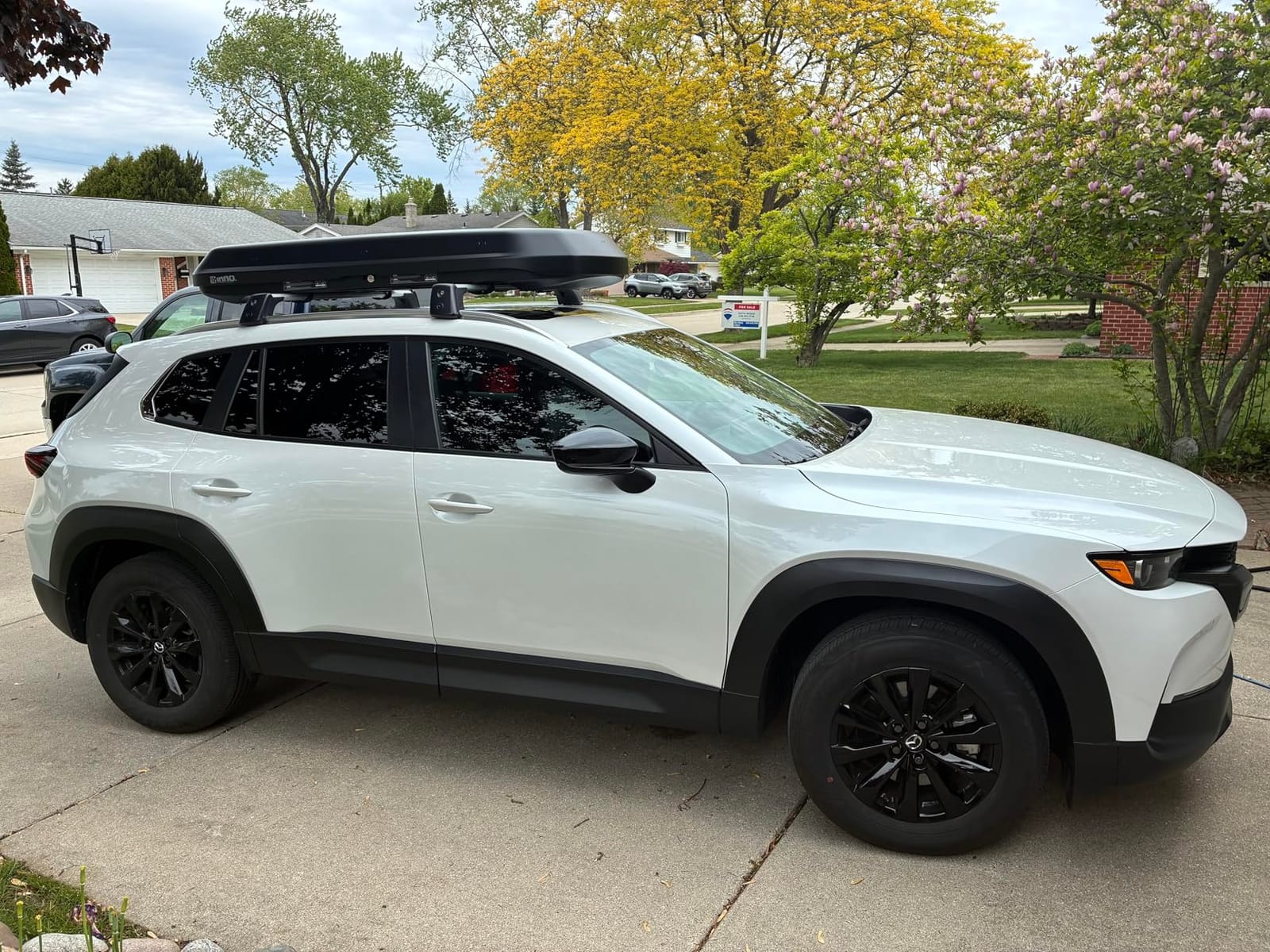 INNO ROOF Box 320 Matte Black 9cu ft, Cargo Box, Roof Rack, Roof Box, Hard Shell, Low Profile, Dual-Side Opening with Locks, Made in Japan customer photo 2