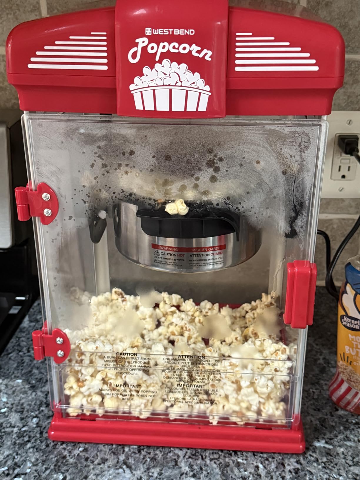 West Bend Stir Crazy Movie Theater Popcorn Popper, Gourmet Popcorn Maker Machine with Nonstick Popcorn Kettle, Measuring Tool and Popcorn Scoop for Popcorn Machine, 4 Qt., Black customer photo 1