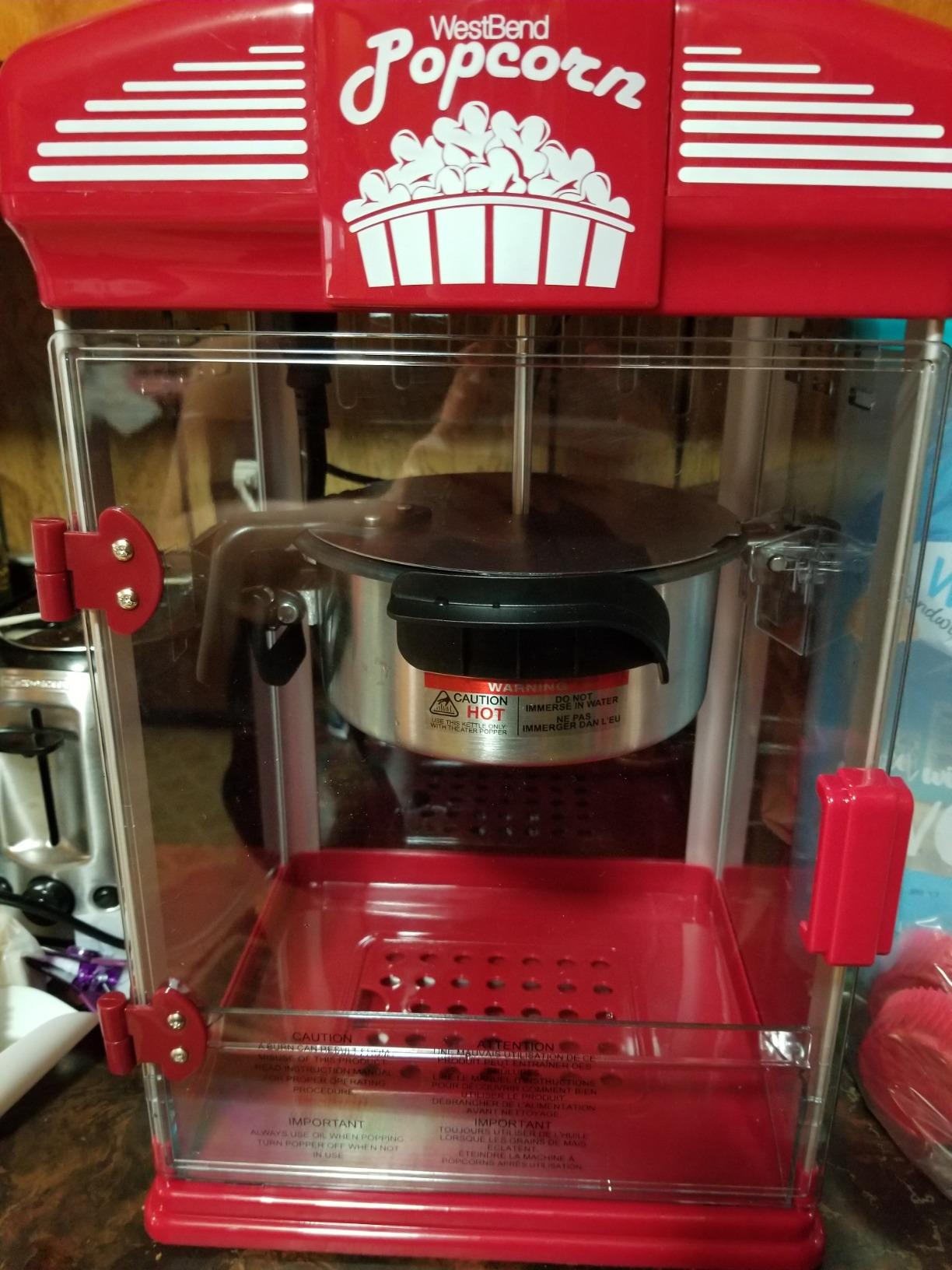 West Bend Stir Crazy Movie Theater Popcorn Popper, Gourmet Popcorn Maker Machine with Nonstick Popcorn Kettle, Measuring Tool and Popcorn Scoop for Popcorn Machine, 4 Qt., Black customer photo 2