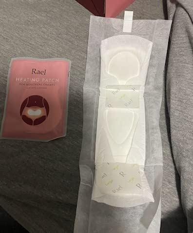 Rael Thin Herbal Heating Patches, Feminine Period Care for Cramps (8 Ct) | Period Heating Pads for Cramp Care, Back, Stomach, Ultra Thin Design, for All Skin Types, Travel Size customer photo 2