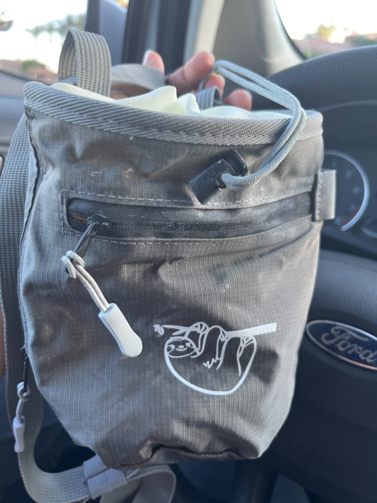 Chalk Bag for Rock Climbing, Climbing Chalk Bag for Bouldering with 2 Large Zipper Storage Pockets, Premium Gym Chalk Bag for Weightlifting, Great Gift and Rock Climbing Gear customer photo 1