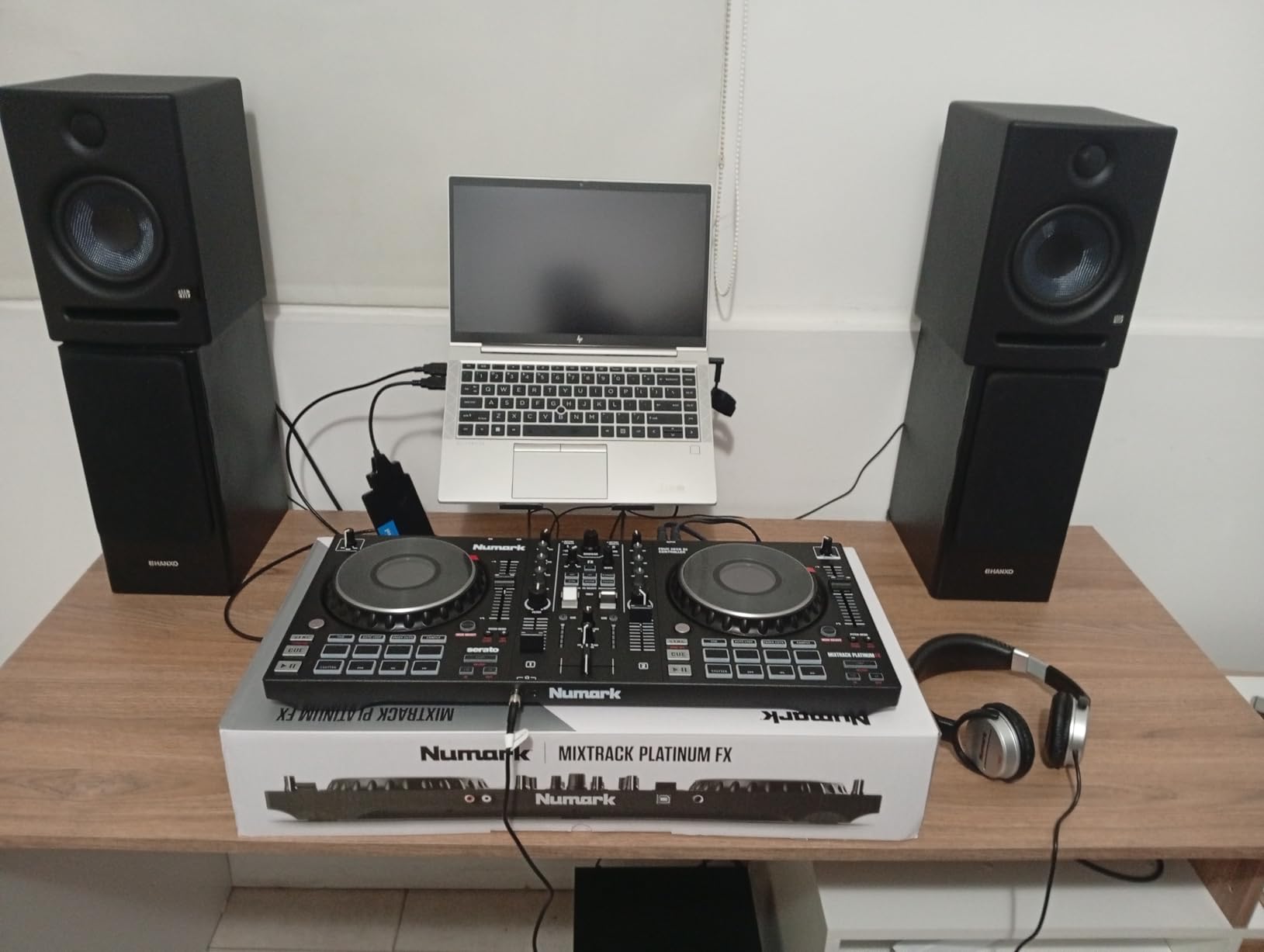 Numark Mixtrack Platinum FX DJ Controller | 4-Decks, 3-Band EQ DJ Mixer, Jog Wheel Displays, 16 Pads, 2 Effects Paddles, Audio Interface, Serato DJ Lite customer photo 1
