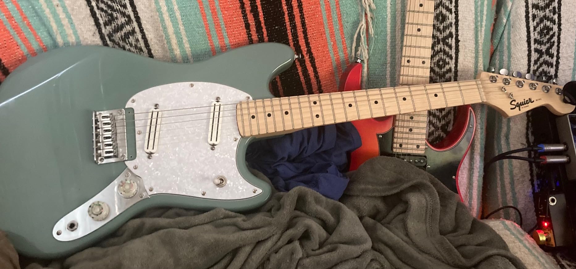 Squier Mini Stratocaster Electric Guitar, Shell Pink, Laurel Fingerboard customer photo 1