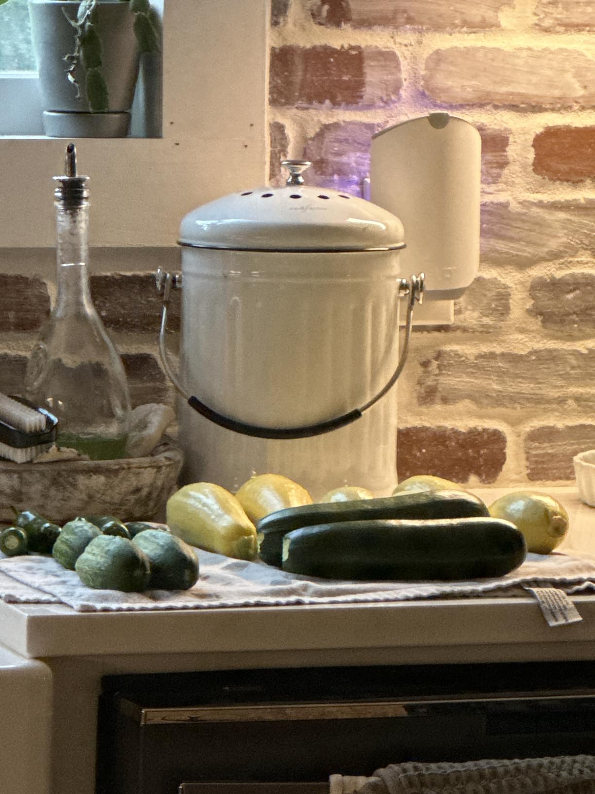 RED FACTOR Premium Compost Bin for Kitchen Countertop - Stainless Steel Food Waste Bucket with Innovative Dual Filter Technology - Includes Spare Filters (White, 1.3 Gallon) customer photo 2
