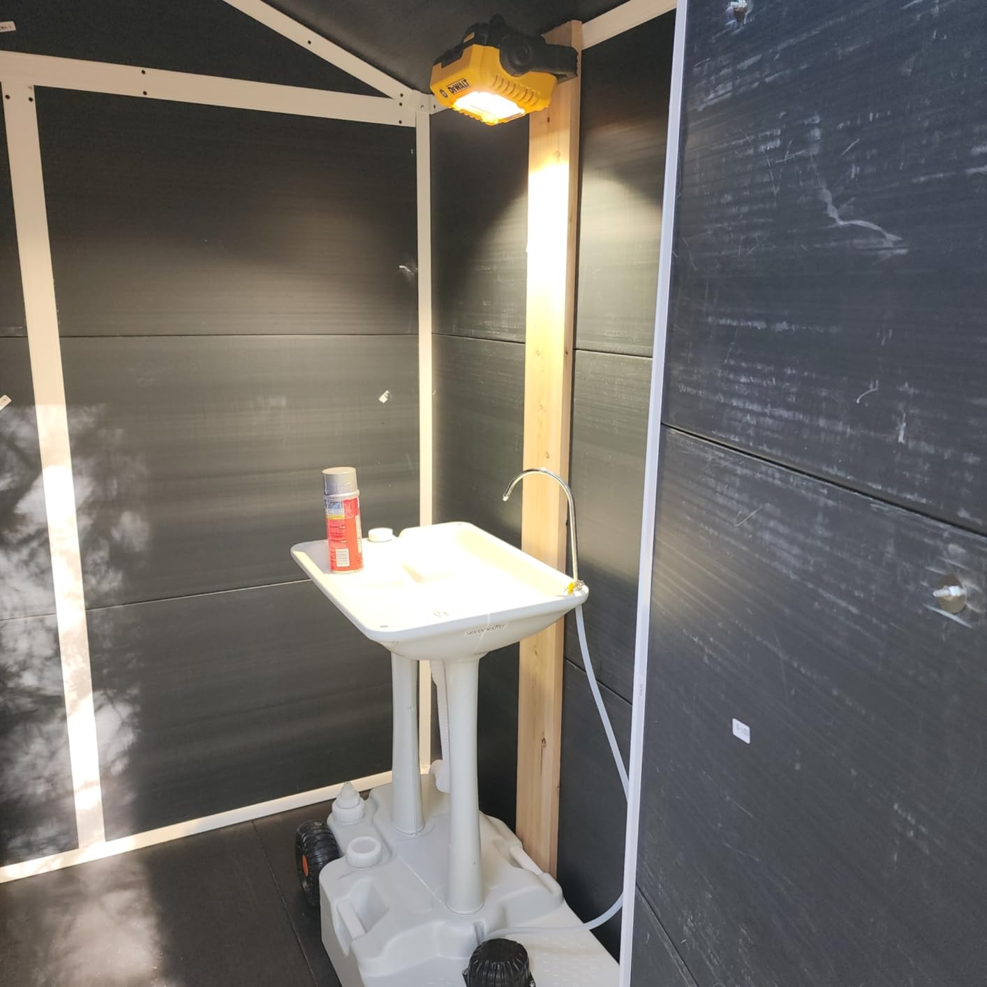 DEWALT 12V/20V MAX LED Work Light, Compact with 360 Degree Rotating Handle, 2000 Lumens of Brightness, Cordless, Bare Tool Only (DCL077B) customer photo 1