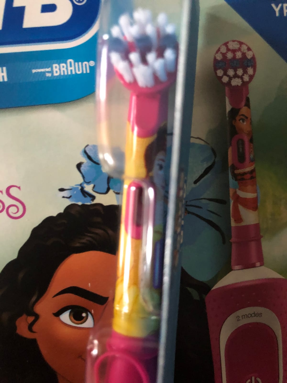 Oral-B Kids Electric Toothbrush Featuring Marvel's Spiderman, for Kids 3+ customer photo 2