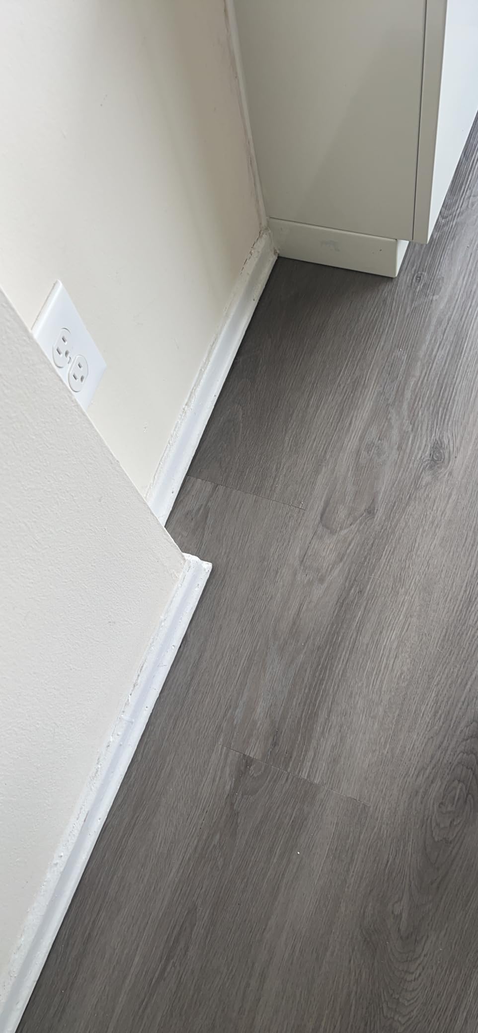 Lucida Surfaces MaxCore Pro 7.31x48in 20mil 5mm 24.5SqFt Click Lock LVP customer photo 1