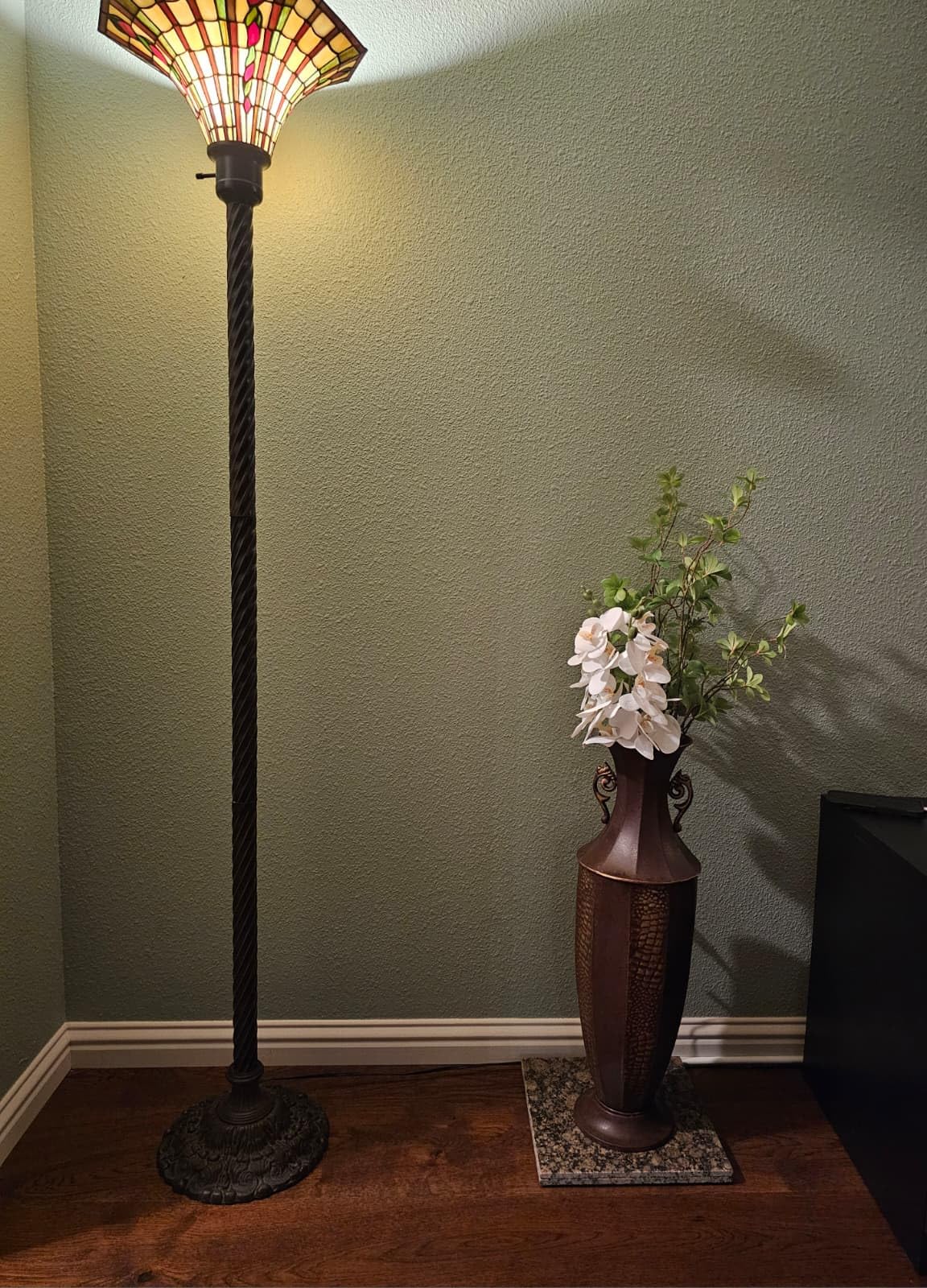 Hosley Tall Metal Floor Vase 26 Inch High, Ideal Gift for Floral Arrangements Modern Home Decor for Dining Room, Livingroom, Bedroom, Hallway Corner, Wedding Party, Spa customer photo 2