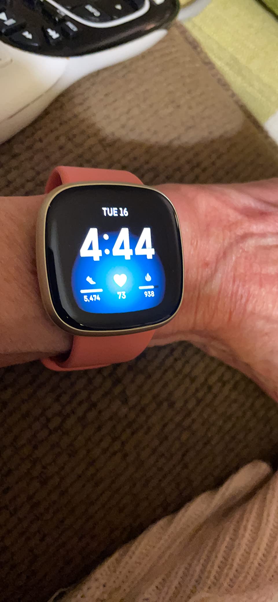 Fitbit Versa 3 Health & Fitness Smartwatch with GPS, 24/7 Heart Rate, Alexa Built-in, 6+ Days Battery, Midnight Blue/Gold, One Size (S & L Bands Included) customer photo 1