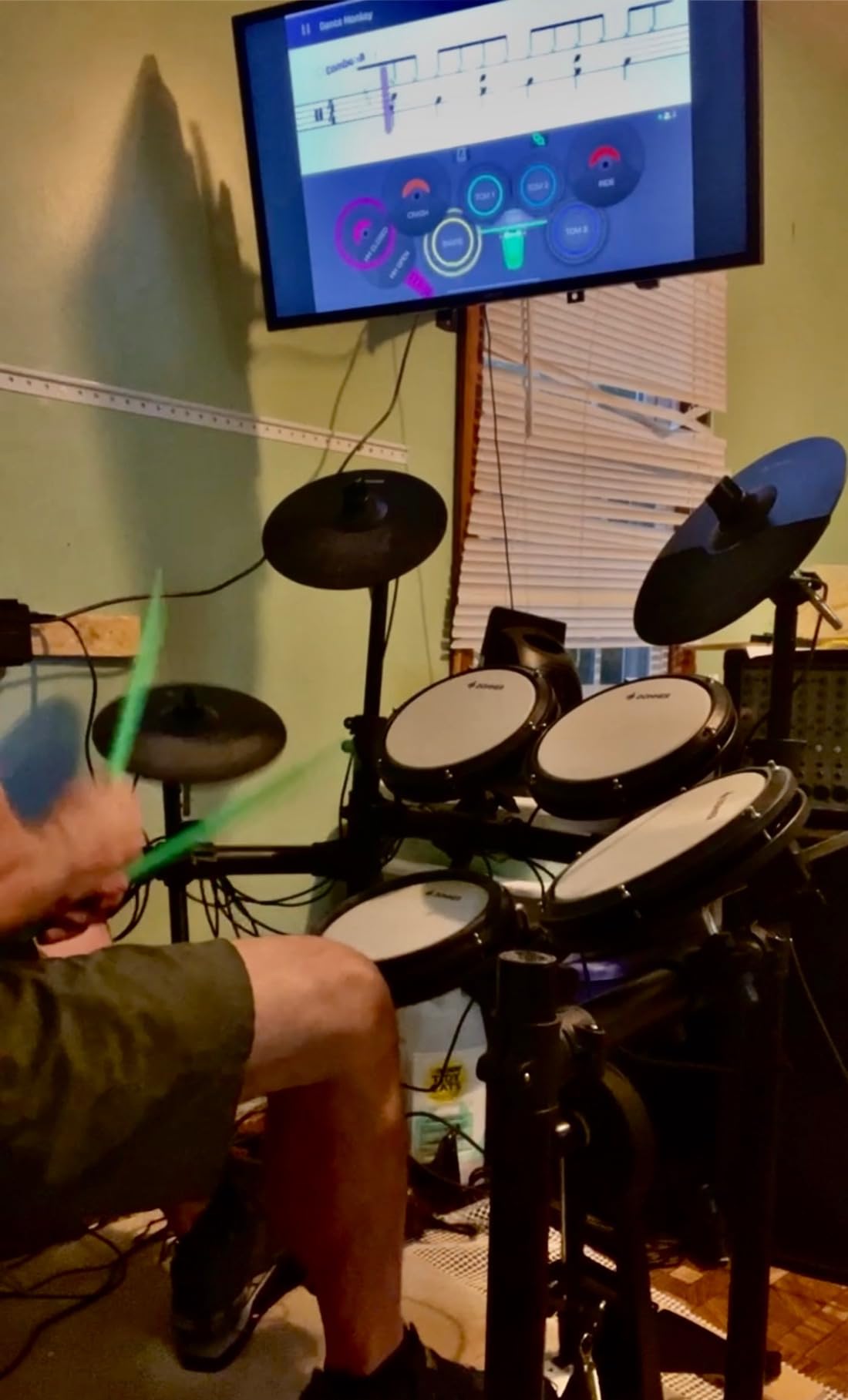 Donner DED-200 Electric Drum Sets with Quiet Mesh Drum Pads, 2 Cymbals w/Choke, 31 Kits and 450+ Sounds, Throne, Headphones, Sticks, USB MIDI, Melodics Lessons (5 Pads, 3 Cymbals) customer photo 1