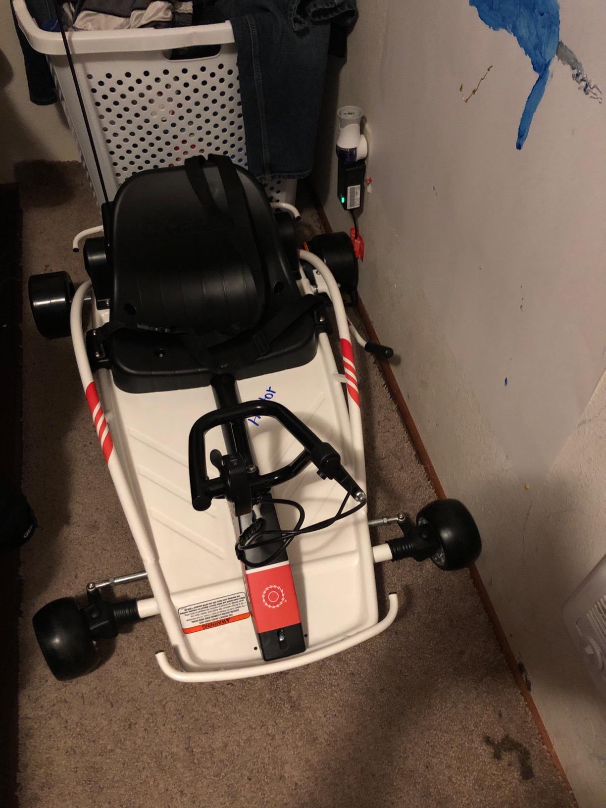 Razor Ground Force One - Electric Go-Kart for Ages 8+, Up to 12 MPH, Up to 40 Minutes of Continuous Use, Variable Speed Throttle, 24V Rechargeable Battery customer photo 2