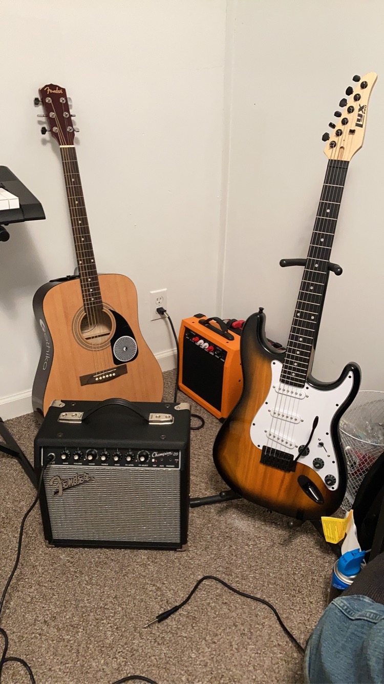 LyxPro Electric Guitar 39 inch Full Beginner Starter kit Full Size with 20w Amp, Package Includes All Accessories, Digital Tuner, Strings, Picks, Tremolo Bar, Shoulder Strap, and Case Bag - Natural customer photo 1