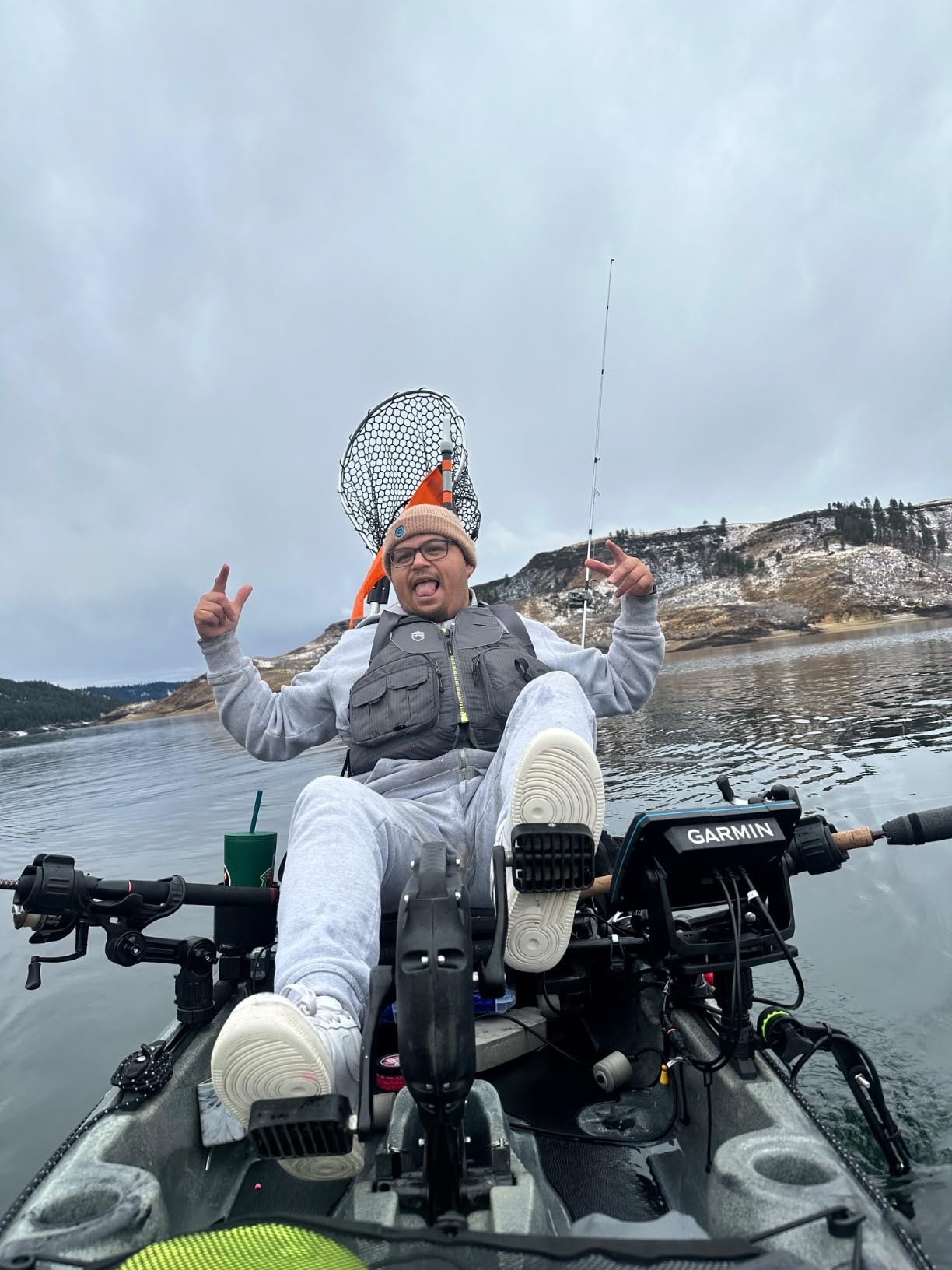 Garmin Striker Vivid 7sv, Easy-to-Use 7-inch Color Fishfinder with Sonar Transducer, Vivid Scanning Sonar Color Palettes (010-02553-00) customer photo 1