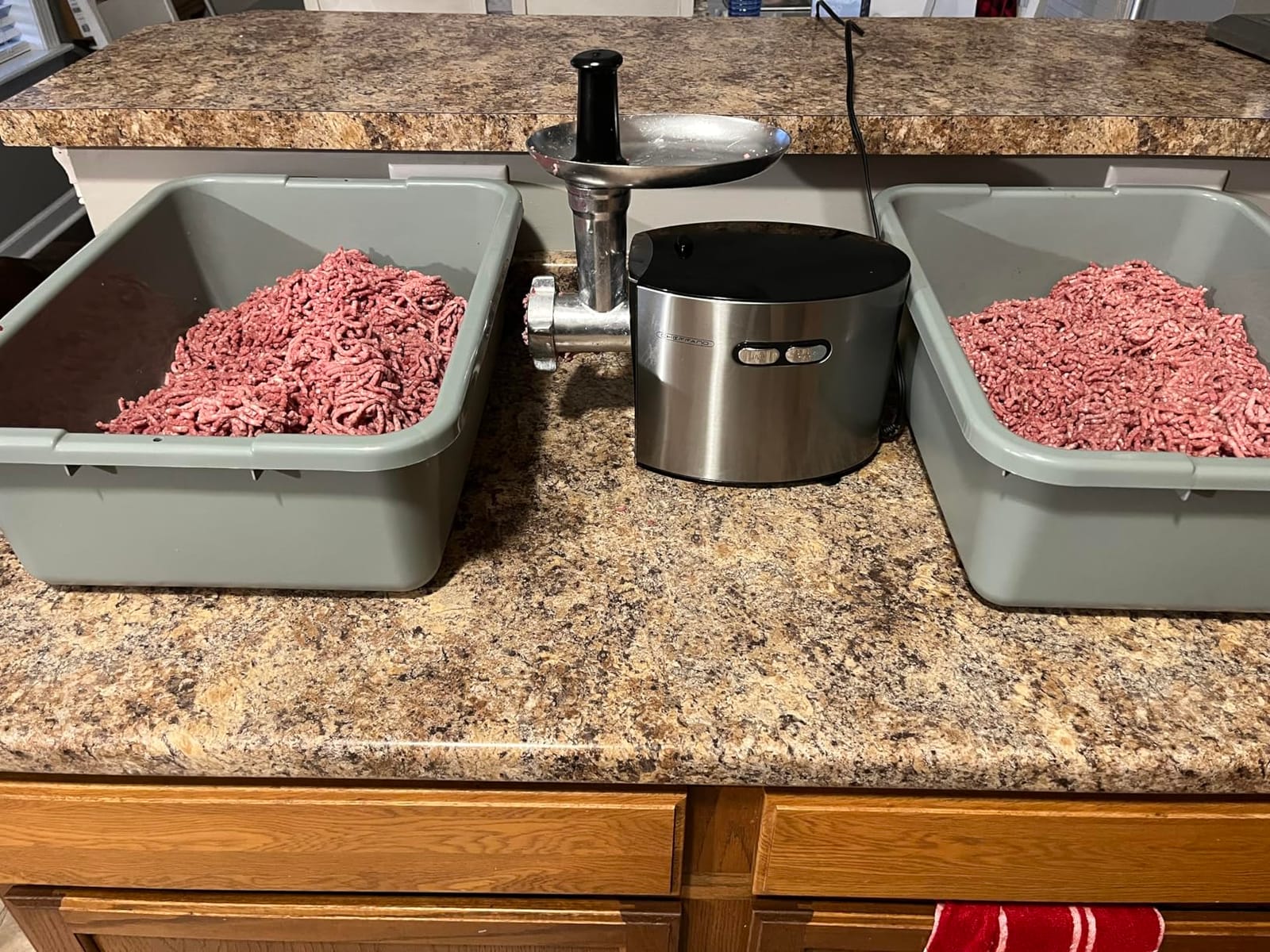 CHEFFANO Meat Grinder, 2800W Max Meat Grinder Electric, ETL Approved Heavy Duty Meat Mincer Machine with 2 Blades, 3 Plates, Sausage Stuffer Tubes & Kubbe Kit for Home Kitchen Use customer photo 2