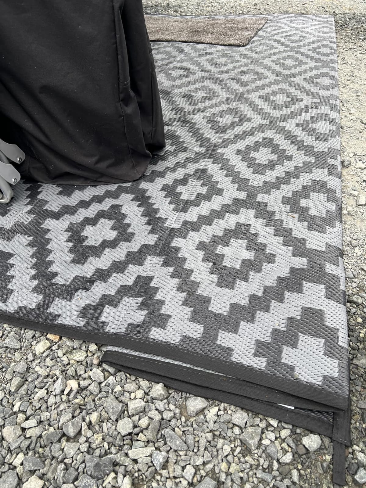 SAND MINE Waterproof Outdoor Rug 5x8 ft, Plastic Reversible Rug, Modern Area Rug, Large Floor Mat for Outdoors, RV, Patio, Backyard, Deck, Picnic, Beach, Camping, Black Grey Lattice customer photo 2