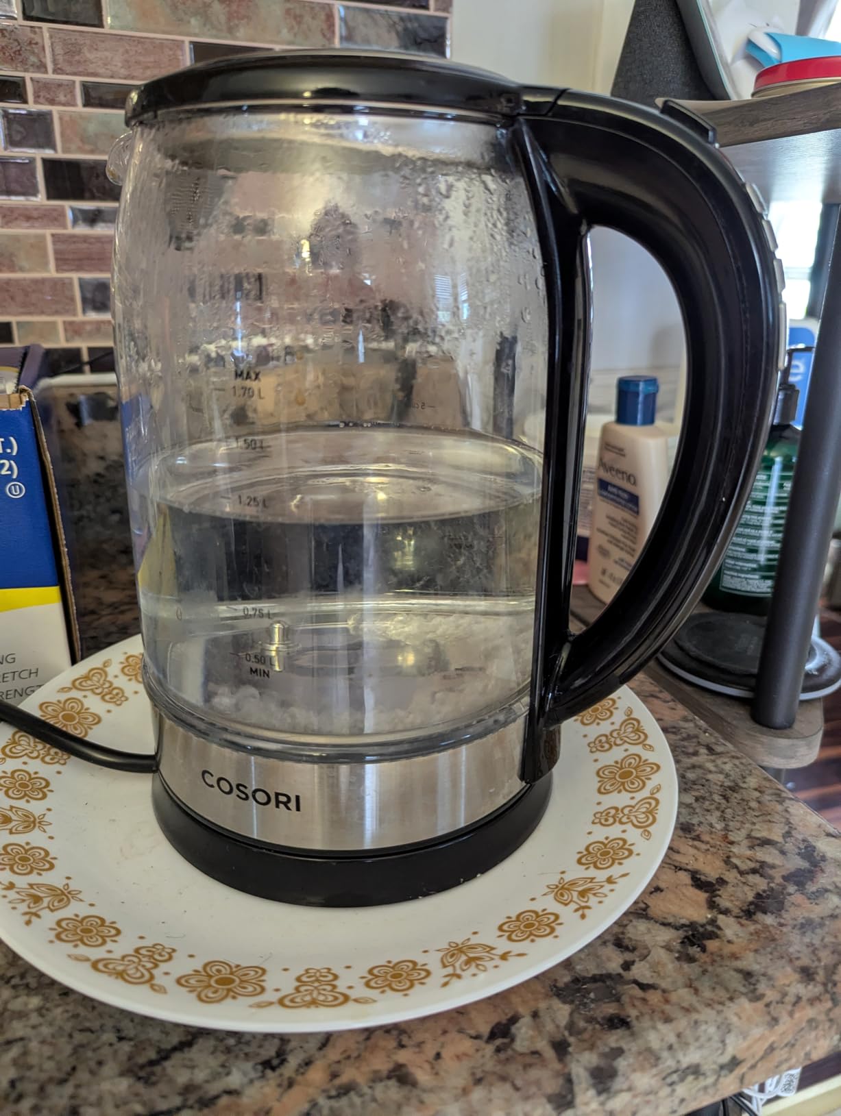 Cosori Electric Kettle, No Plastic Contact with Water, 1.7L, Black | Wide Opening, Easy to Clean, Auto Shut-Off, Boil-Dry Protection, Tea Kettle, Hot Water Boiler, Borosilicate Glass, 1500W customer photo 2