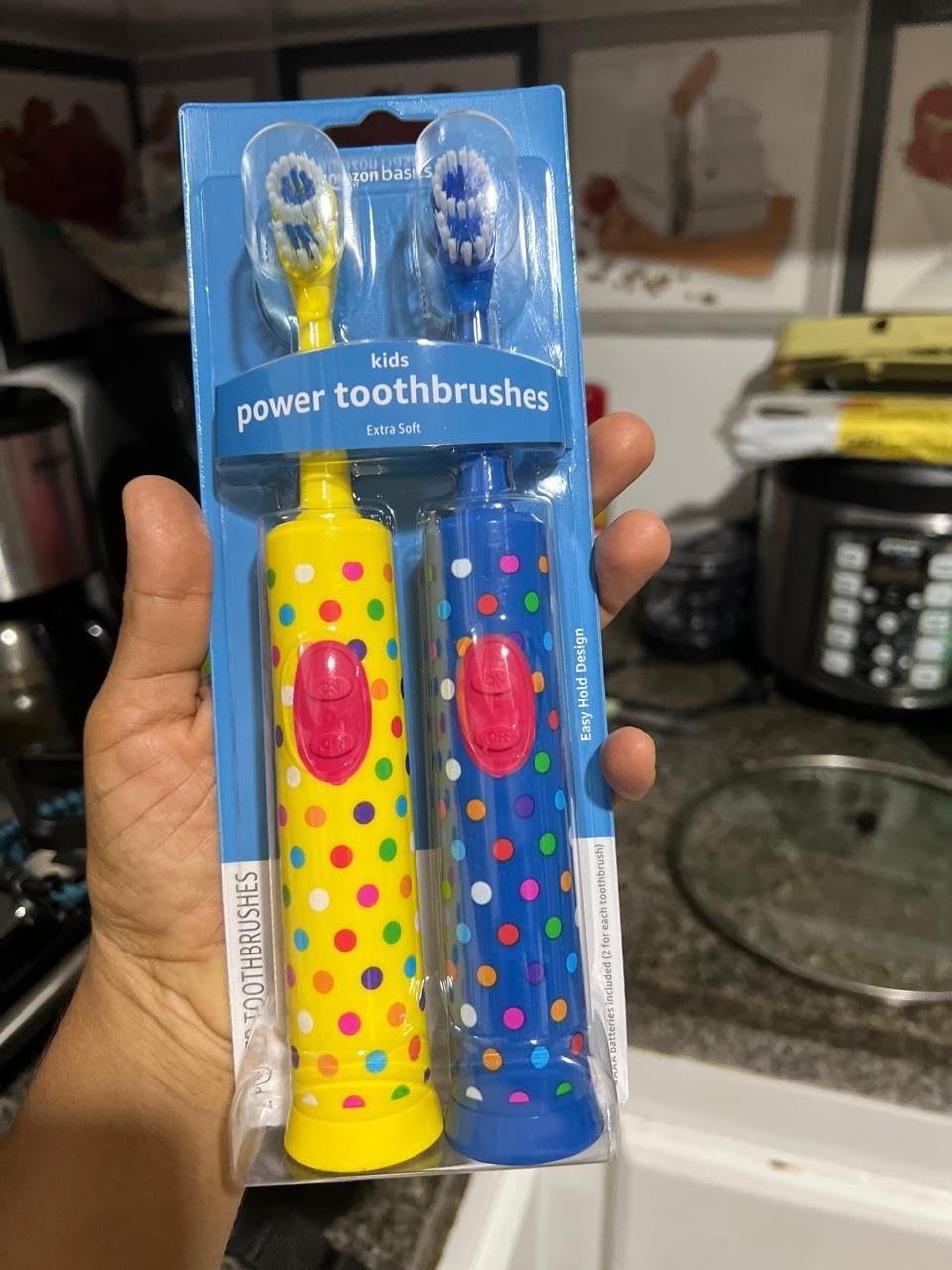 Amazon Basics Kids Electric Toothbrush, Battery Powered, Soft Bristles, Oscillating Brush Head, Ages 4+, 2 Count, 1-Pack (Previously Solimo) customer photo 2