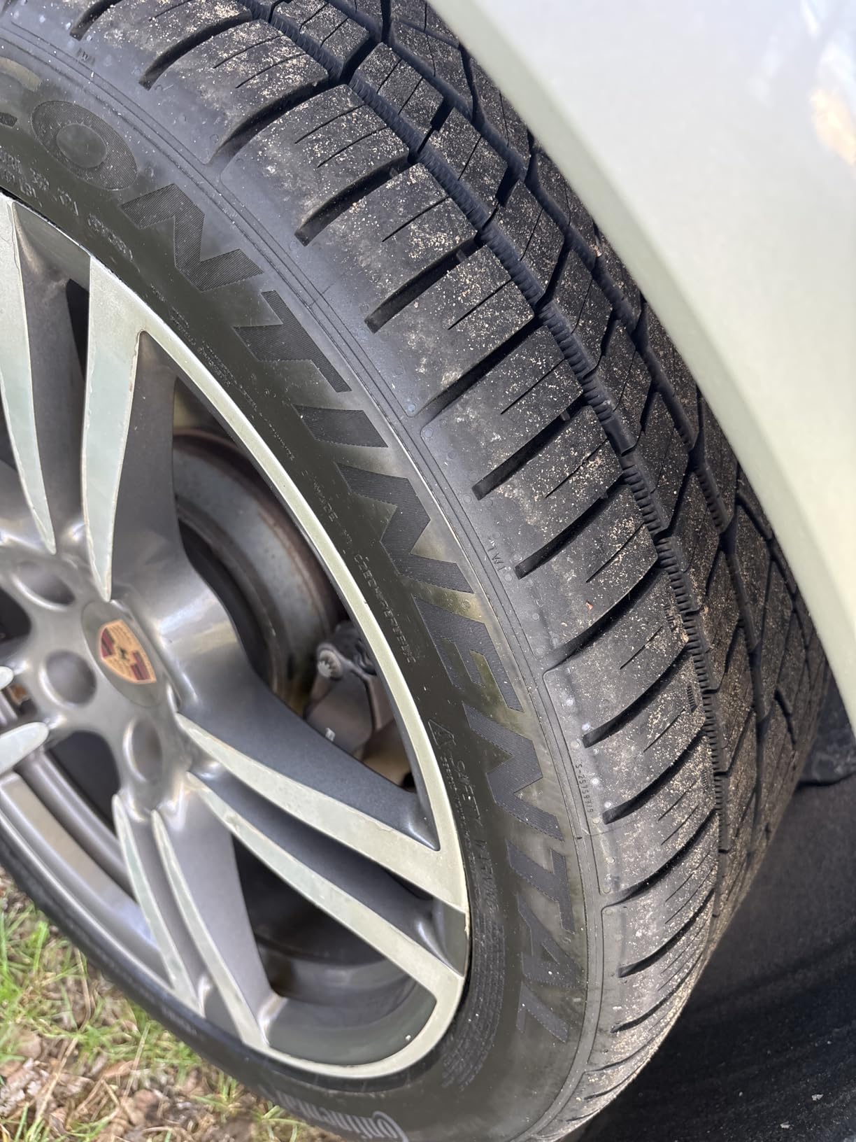 Continental ExtremeContact DWS06 PLUS UHP All Season 225/40ZR18 92Y XL Passenger Tire customer photo 2
